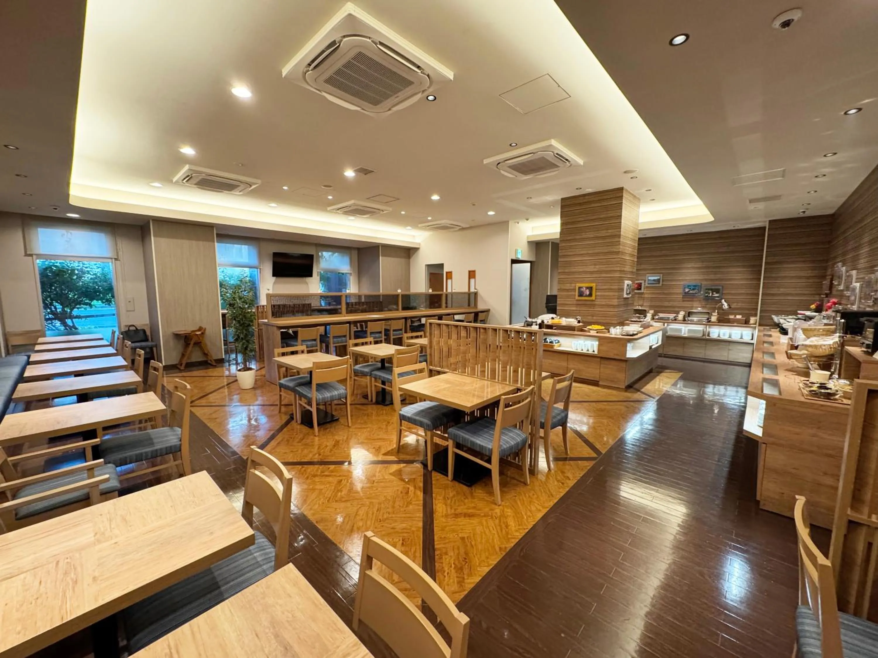 Restaurant/places to eat in Hotel Route-Inn Nahatomariko