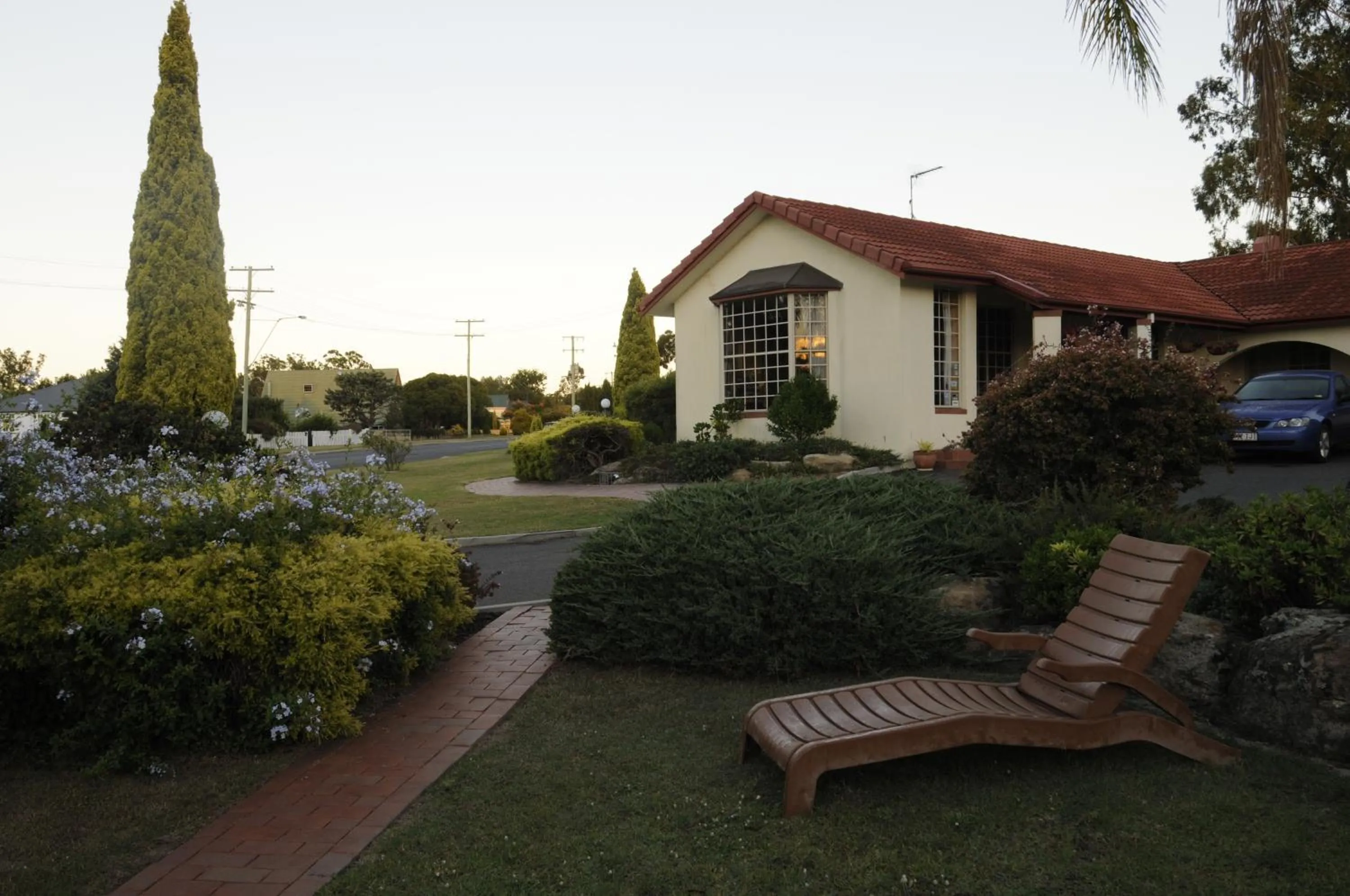 Garden in McNevins Warwick Motel