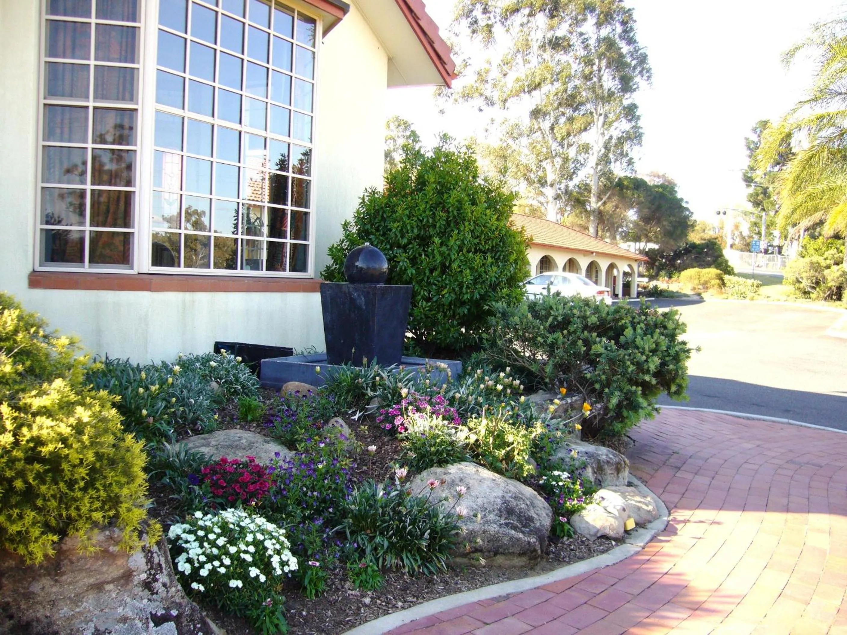 Garden in McNevins Warwick Motel