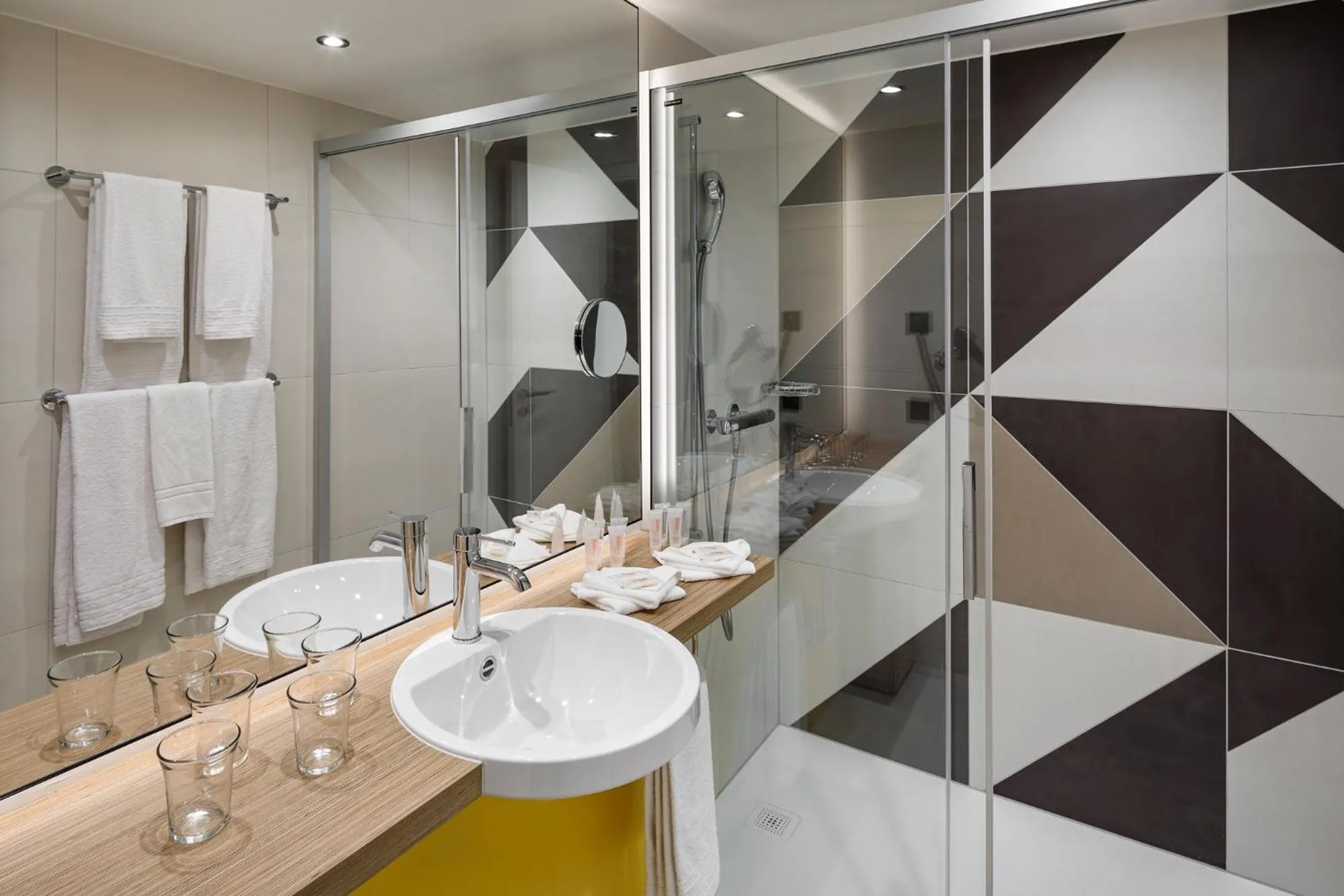 Bathroom in Swiss Chocolate by Fassbind Lausanne