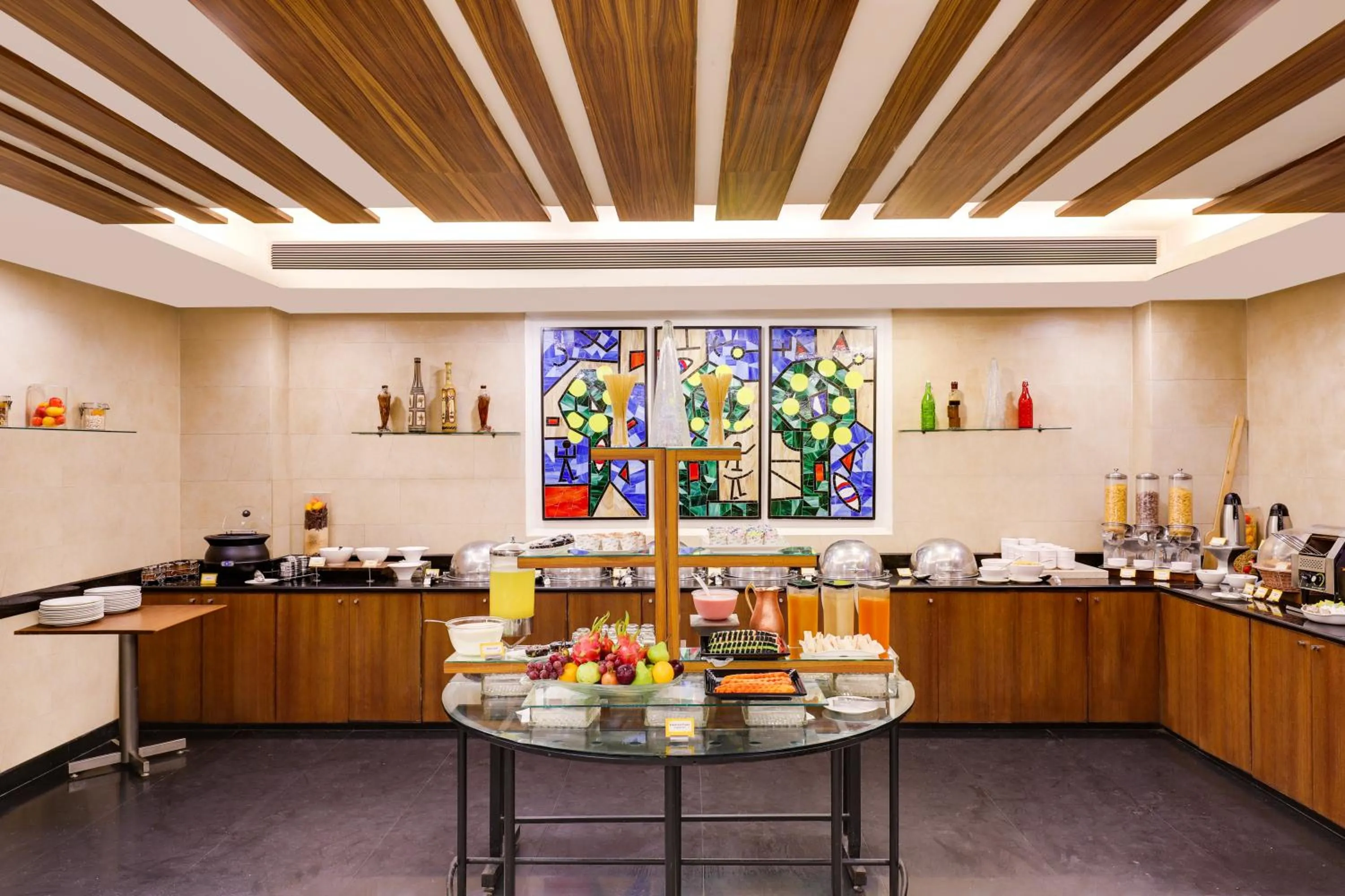 Restaurant/places to eat in Lemon Tree Hotel, Indore