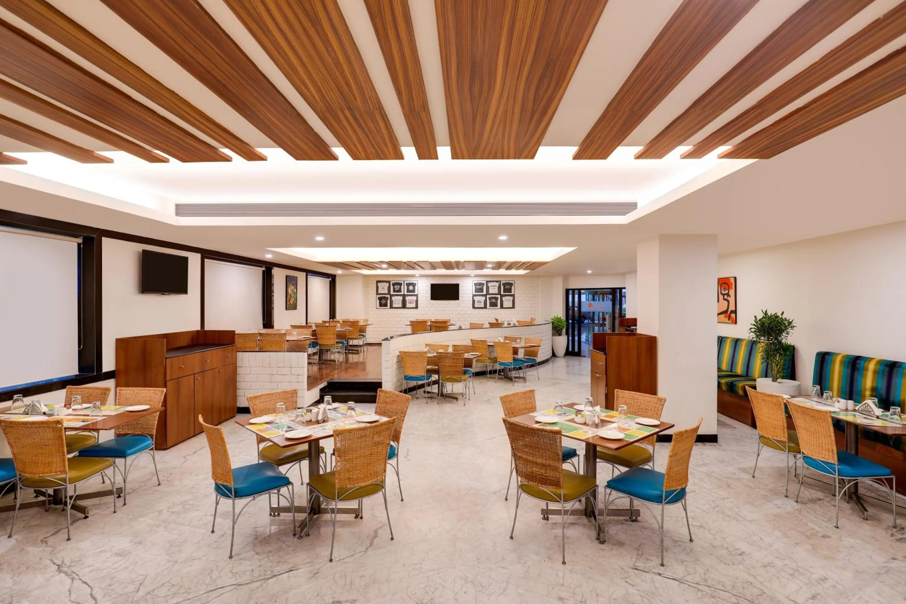 Restaurant/places to eat in Lemon Tree Hotel, Indore