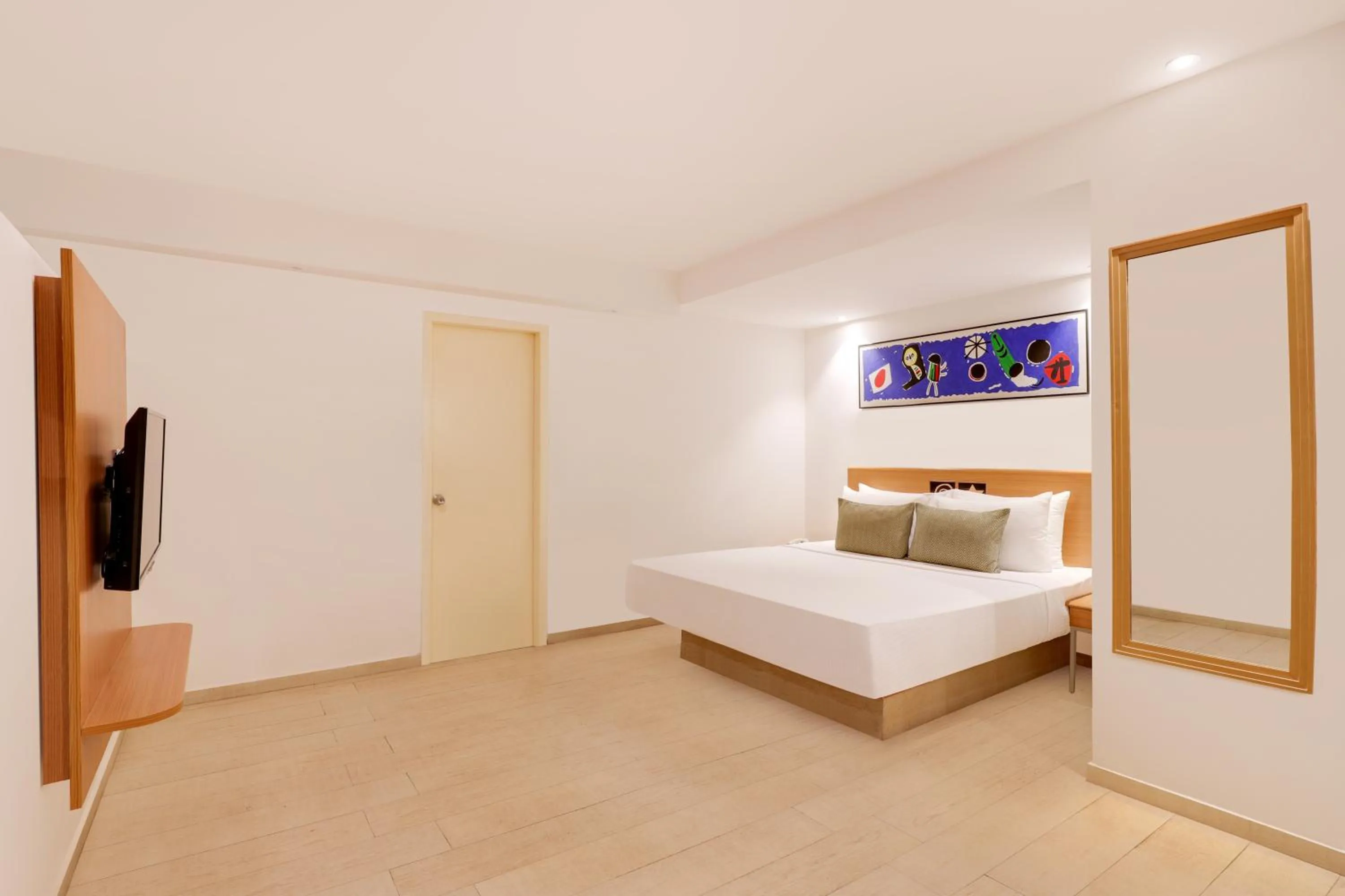 Bedroom, Bed in Lemon Tree Hotel, Indore