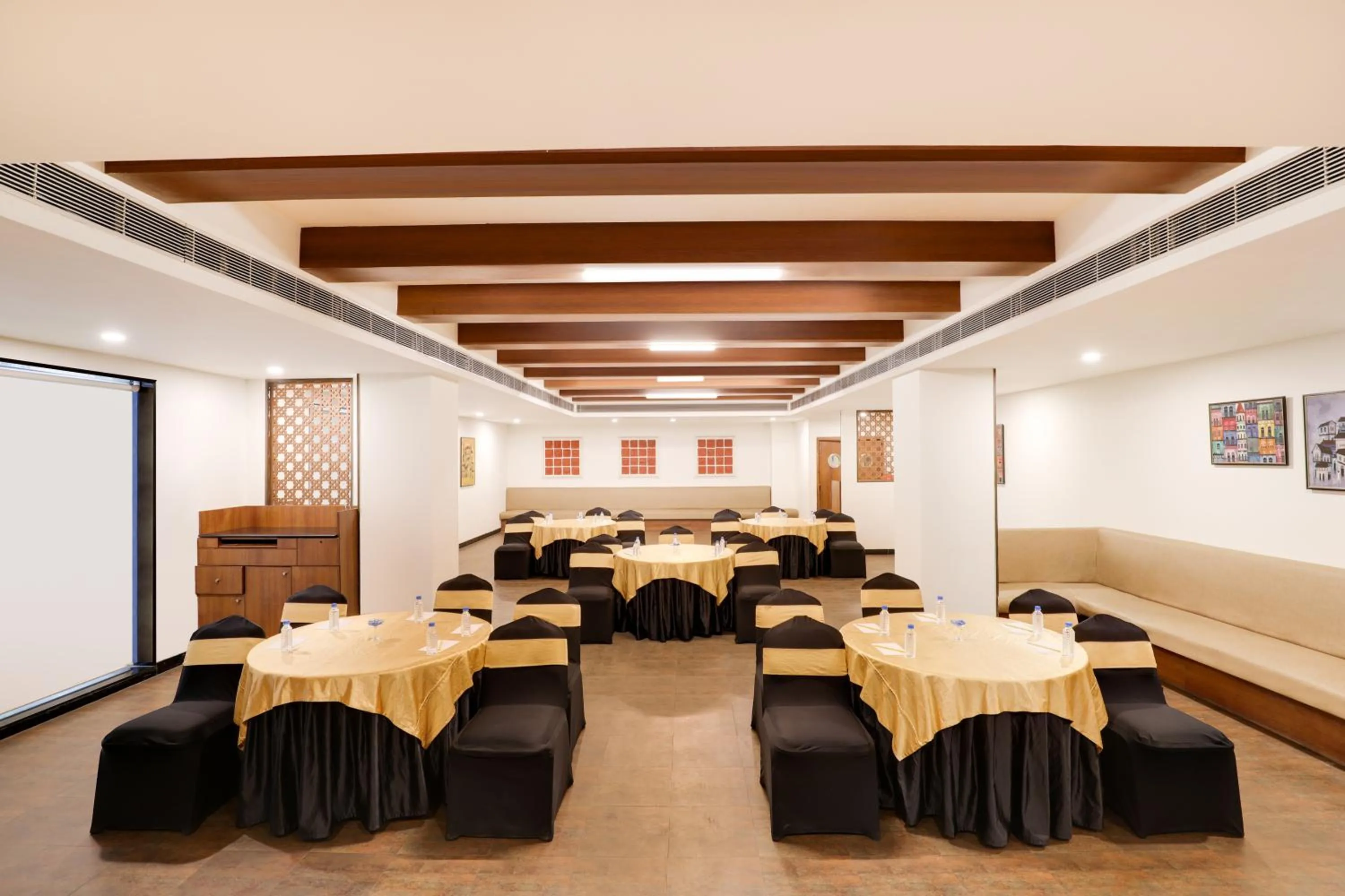 Banquet/Function facilities in Lemon Tree Hotel, Indore