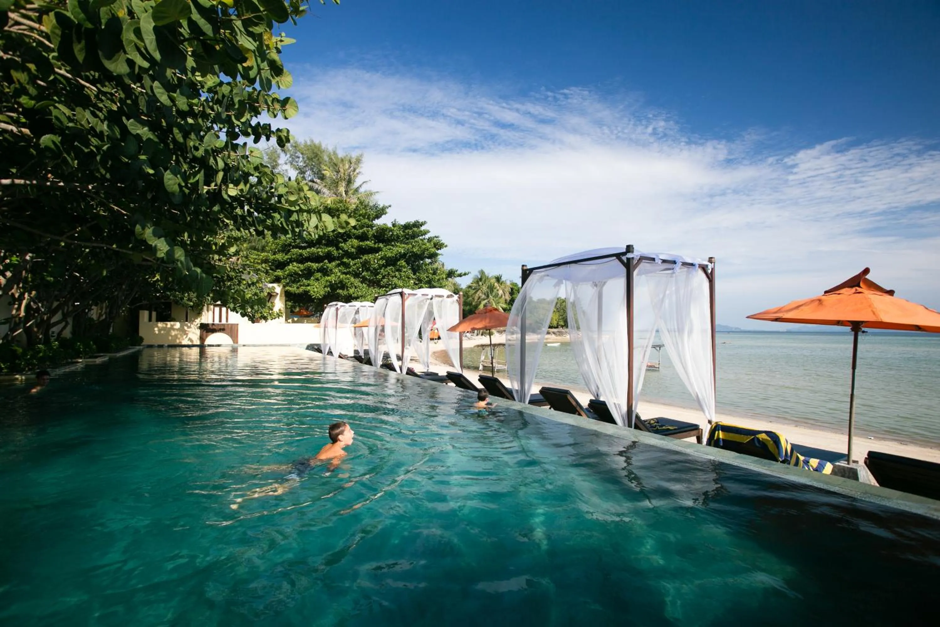 Swimming pool in Chantaramas Beach Resort Koh Phangan