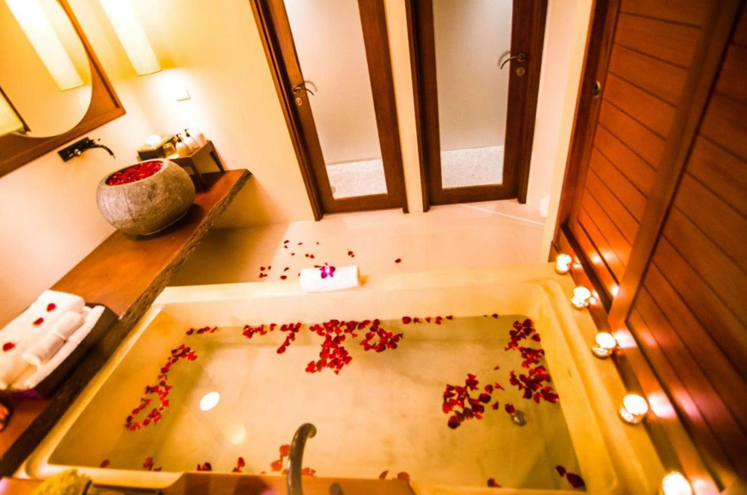 Shower in Chantaramas Beach Resort Koh Phangan