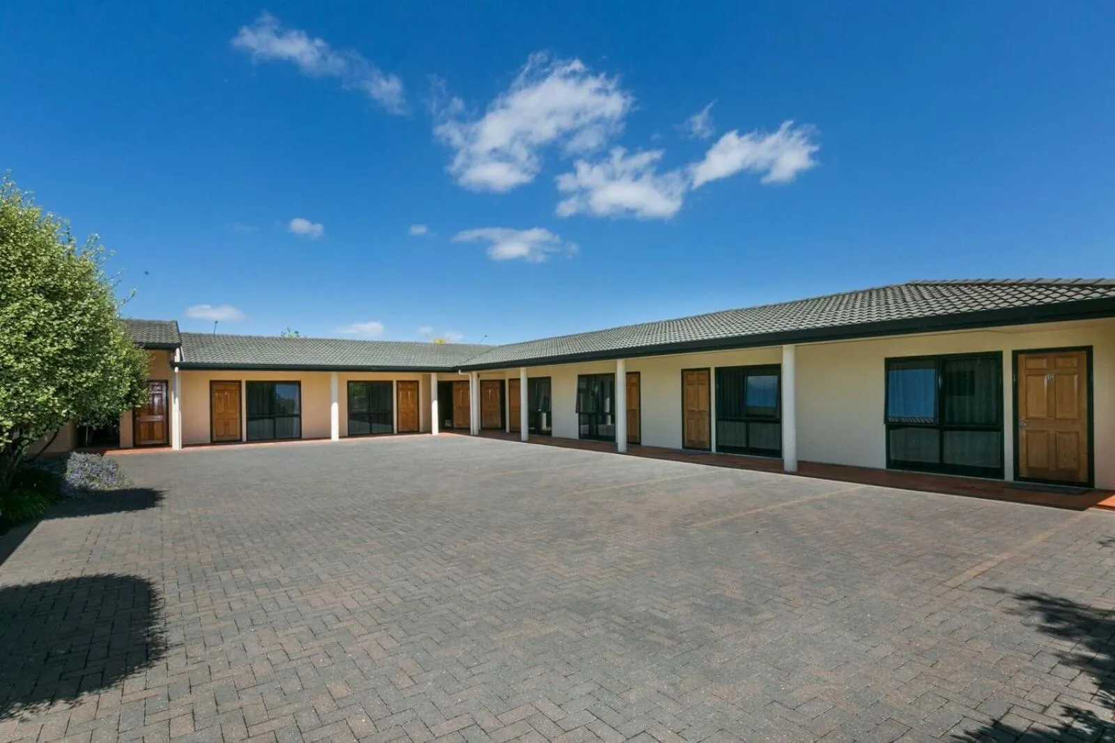 Area and facilities in ASURE Fairley Motor Lodge