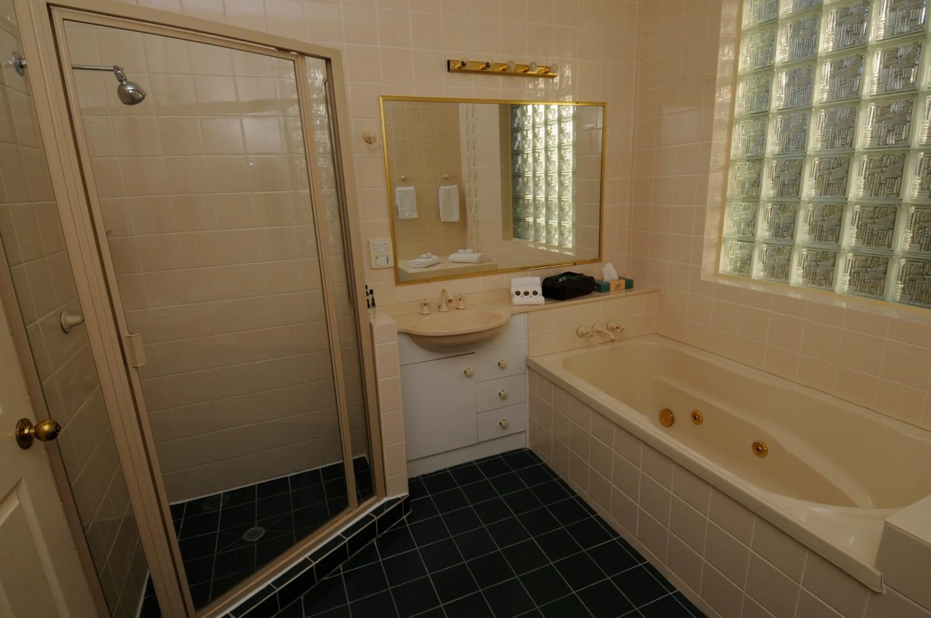 Bathroom in Puffers Inn