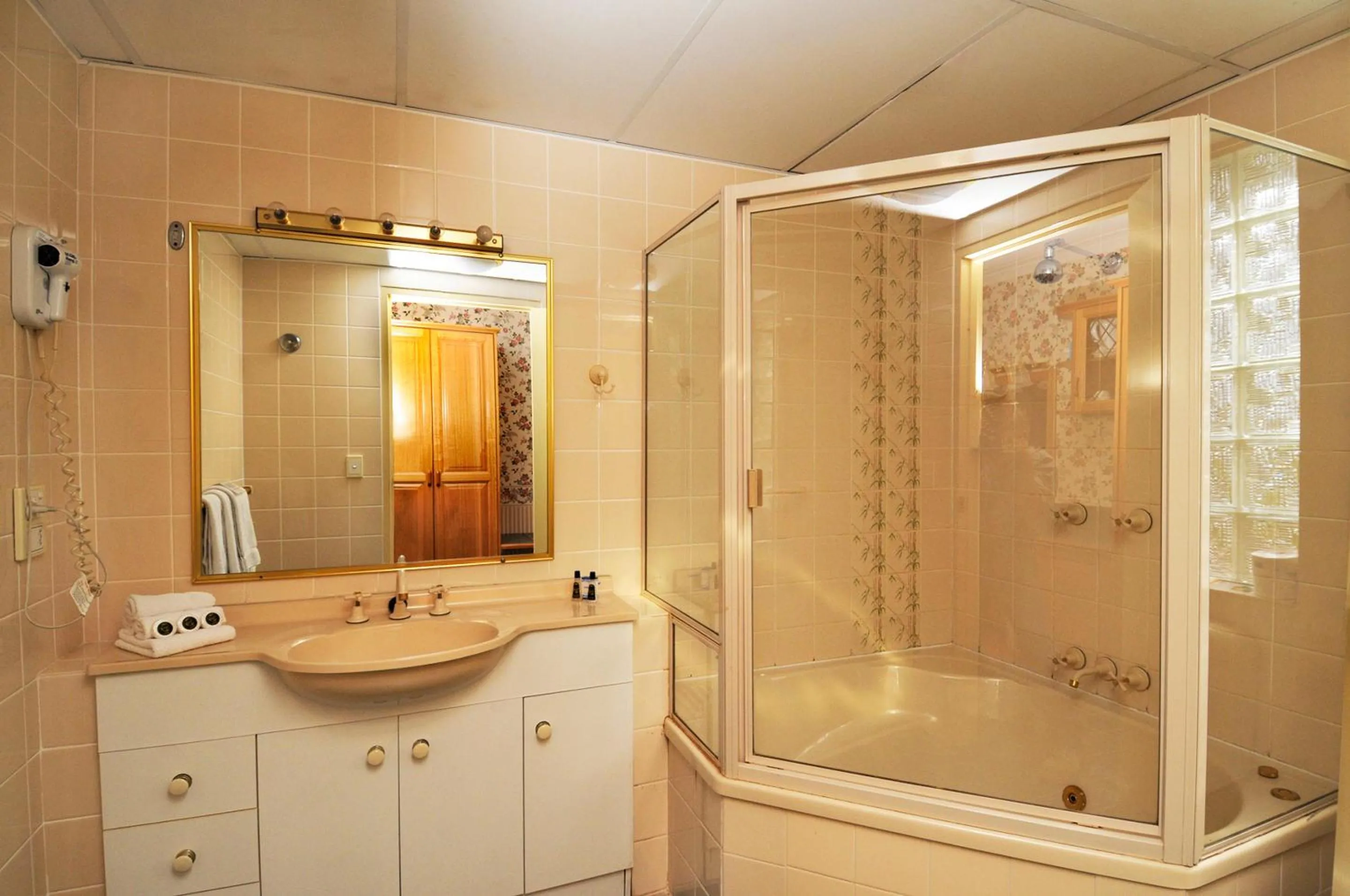 Bathroom in Puffers Inn