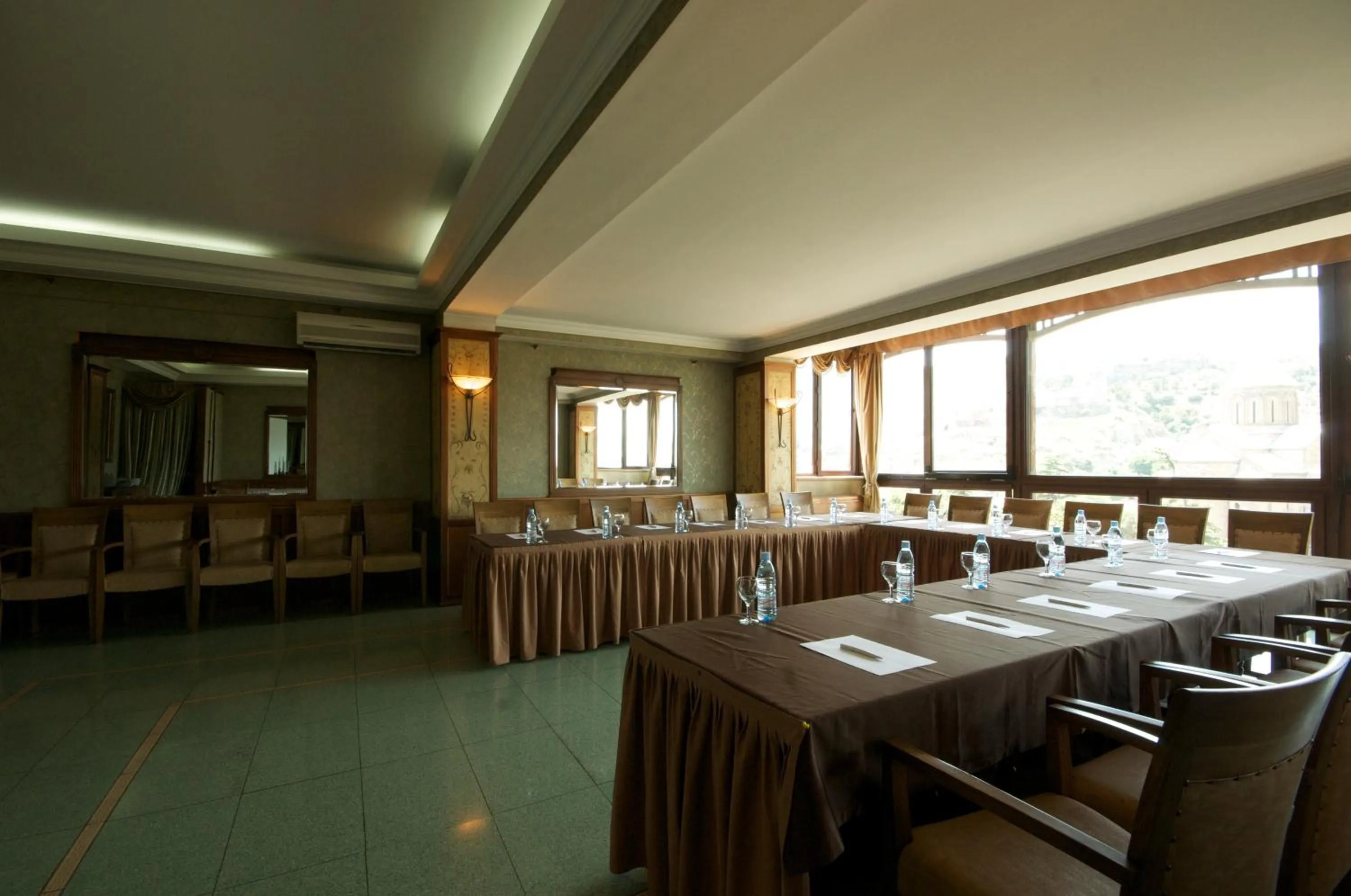 Business facilities in Hotel Kopala