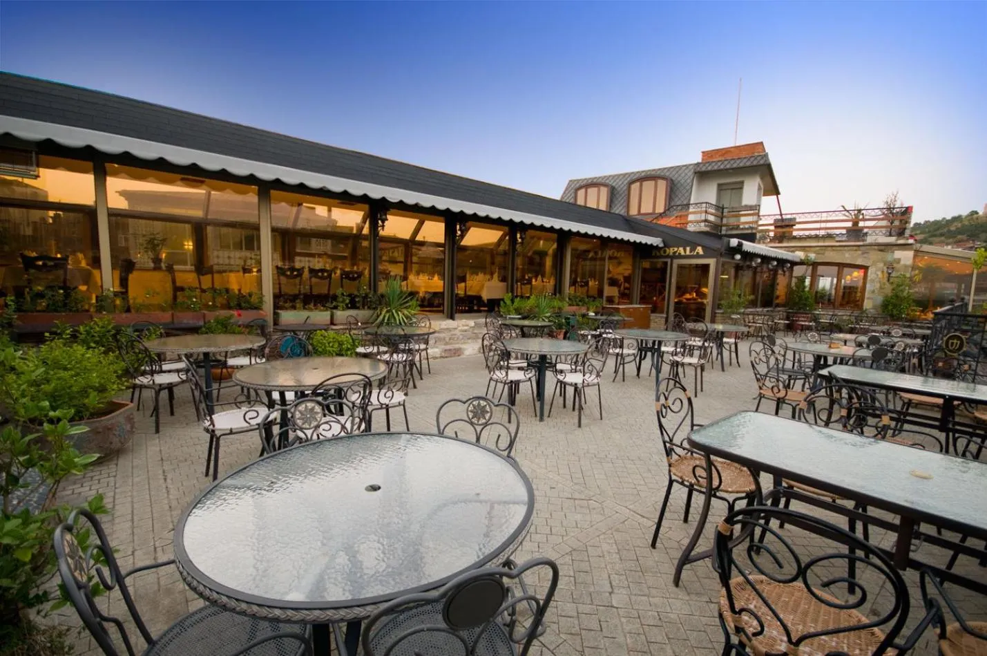 Restaurant/places to eat in Hotel Kopala