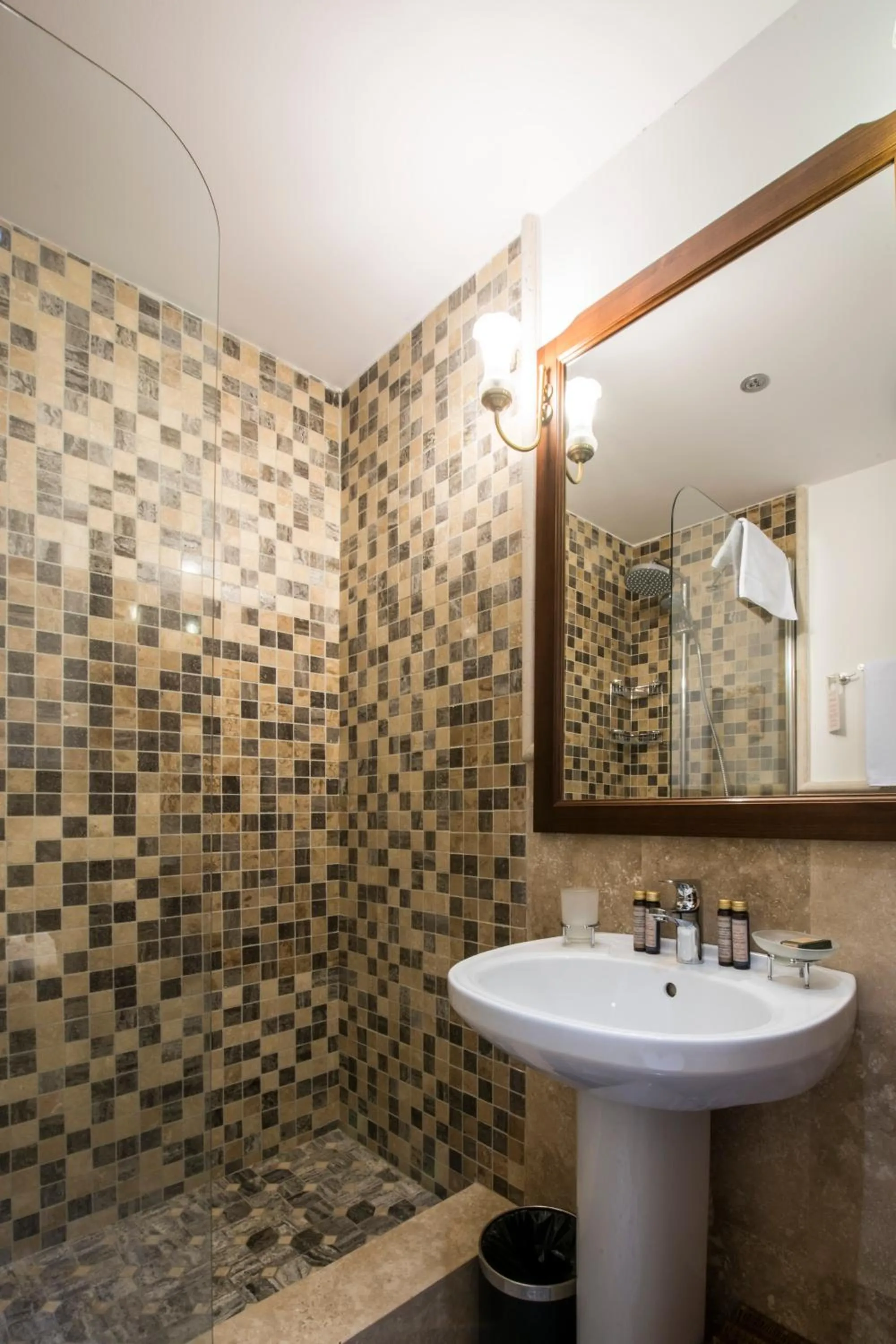 Shower in Hotel Kopala