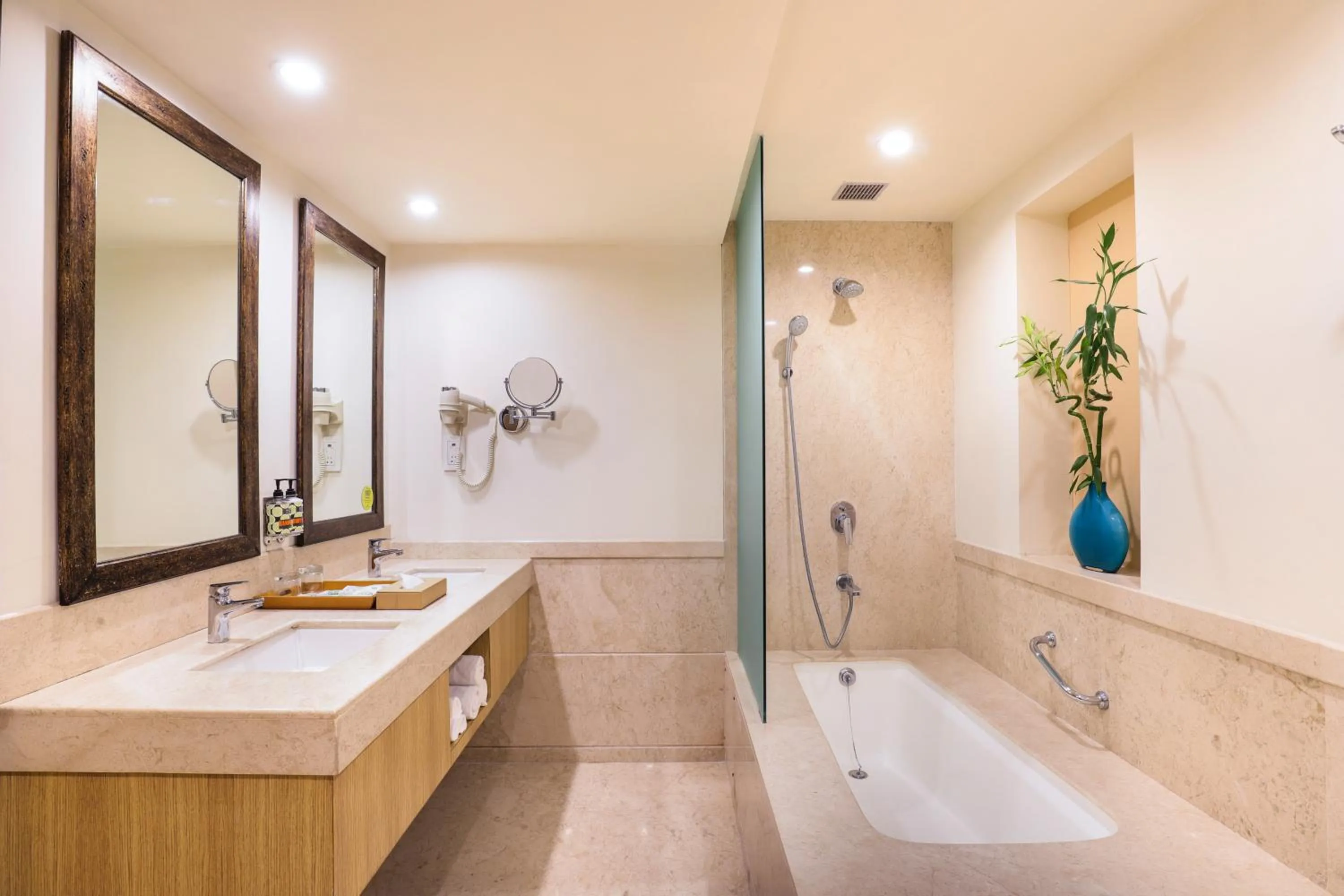 Lemon Tree Premier, Ulsoor Lake, Bengaluru