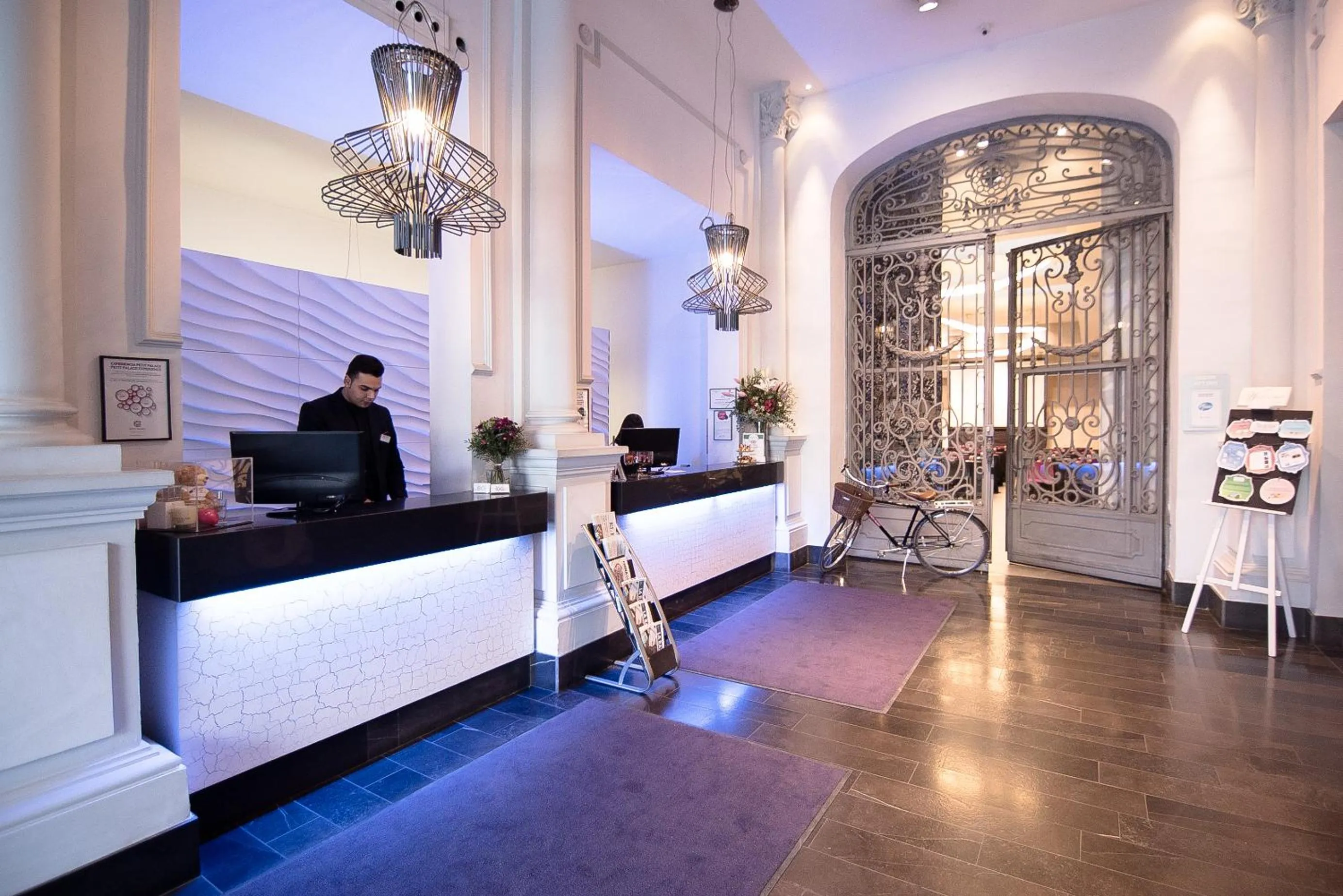 Lobby or reception in Petit Palace Savoy Alfonso XII