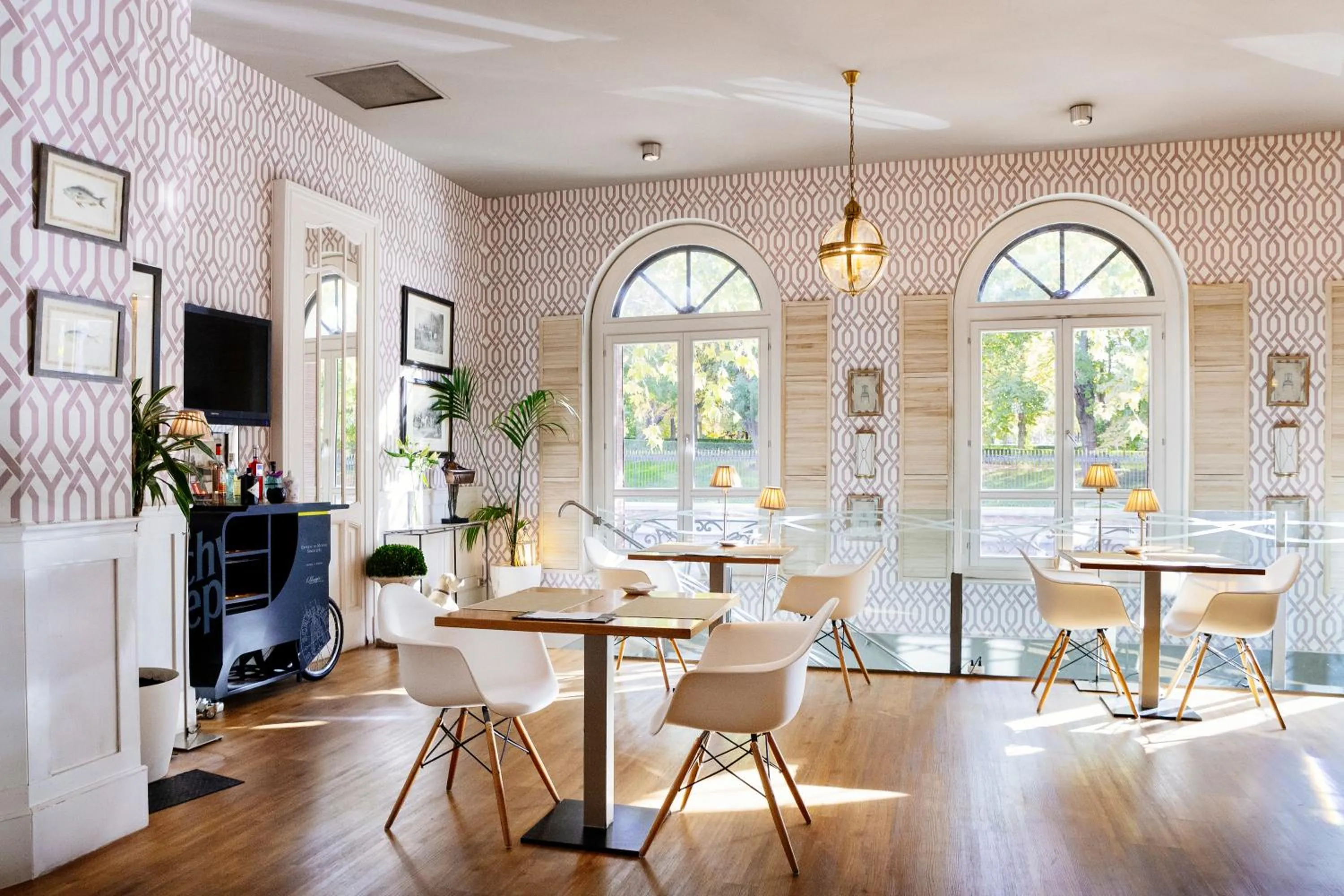 Restaurant/places to eat in Petit Palace Savoy Alfonso XII