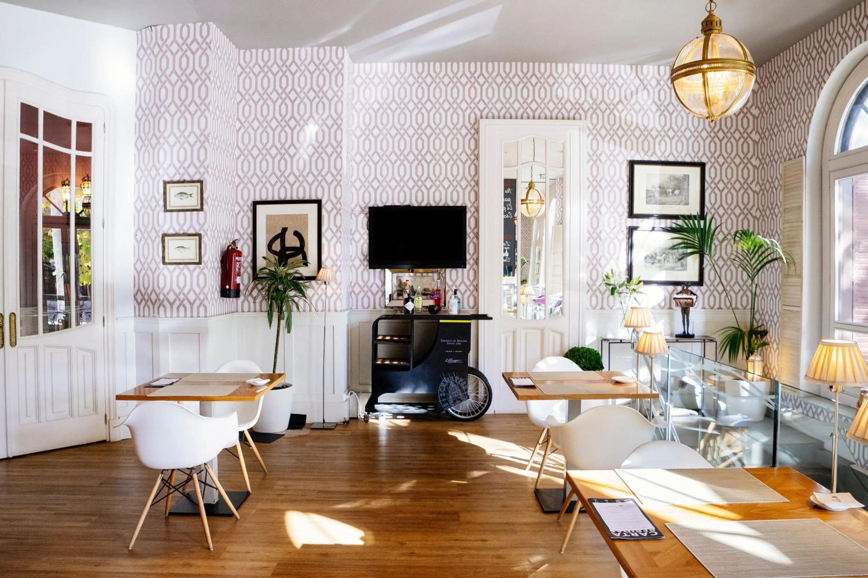 Restaurant/places to eat in Petit Palace Savoy Alfonso XII