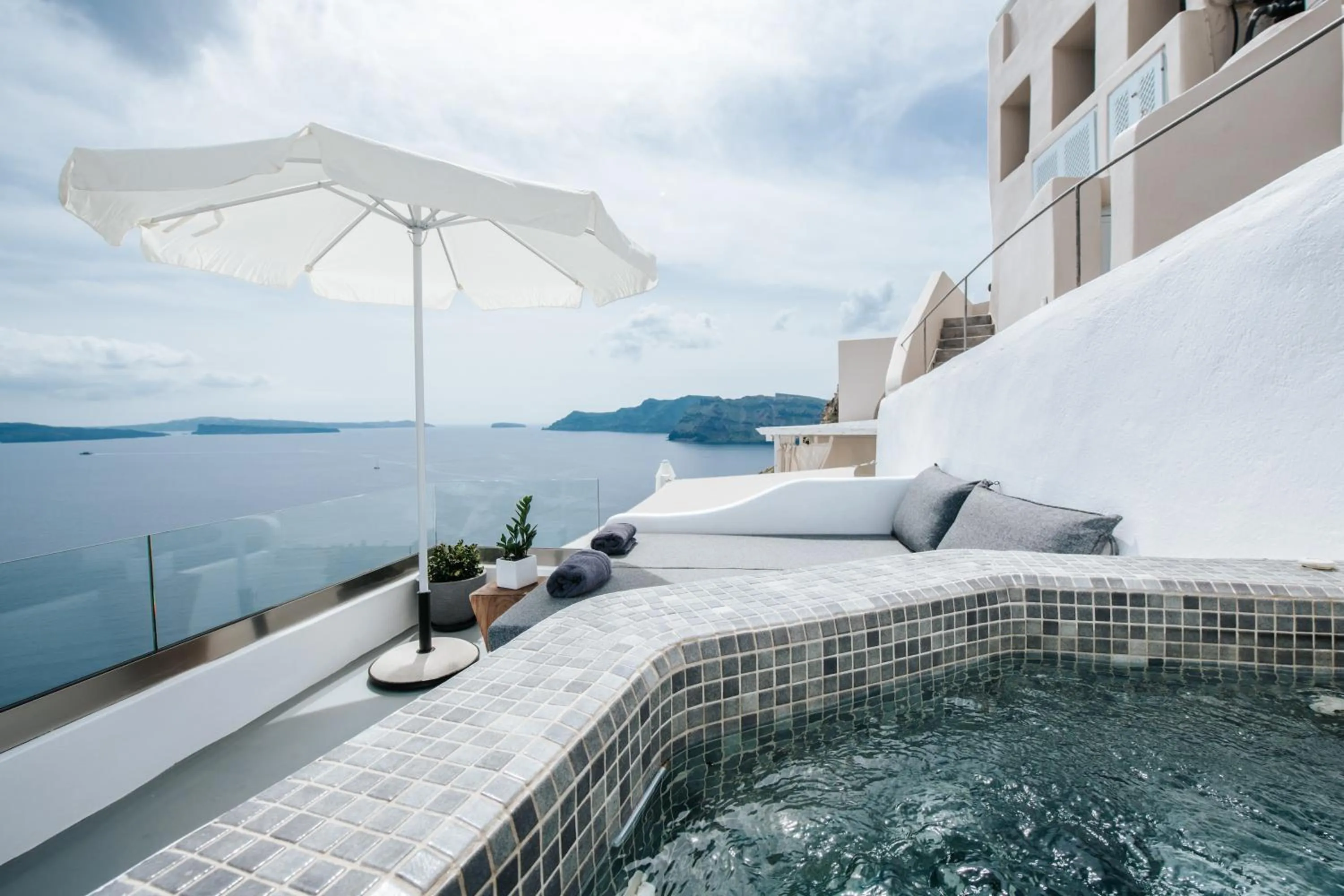 Hot Tub in Virginia's Cave Villas