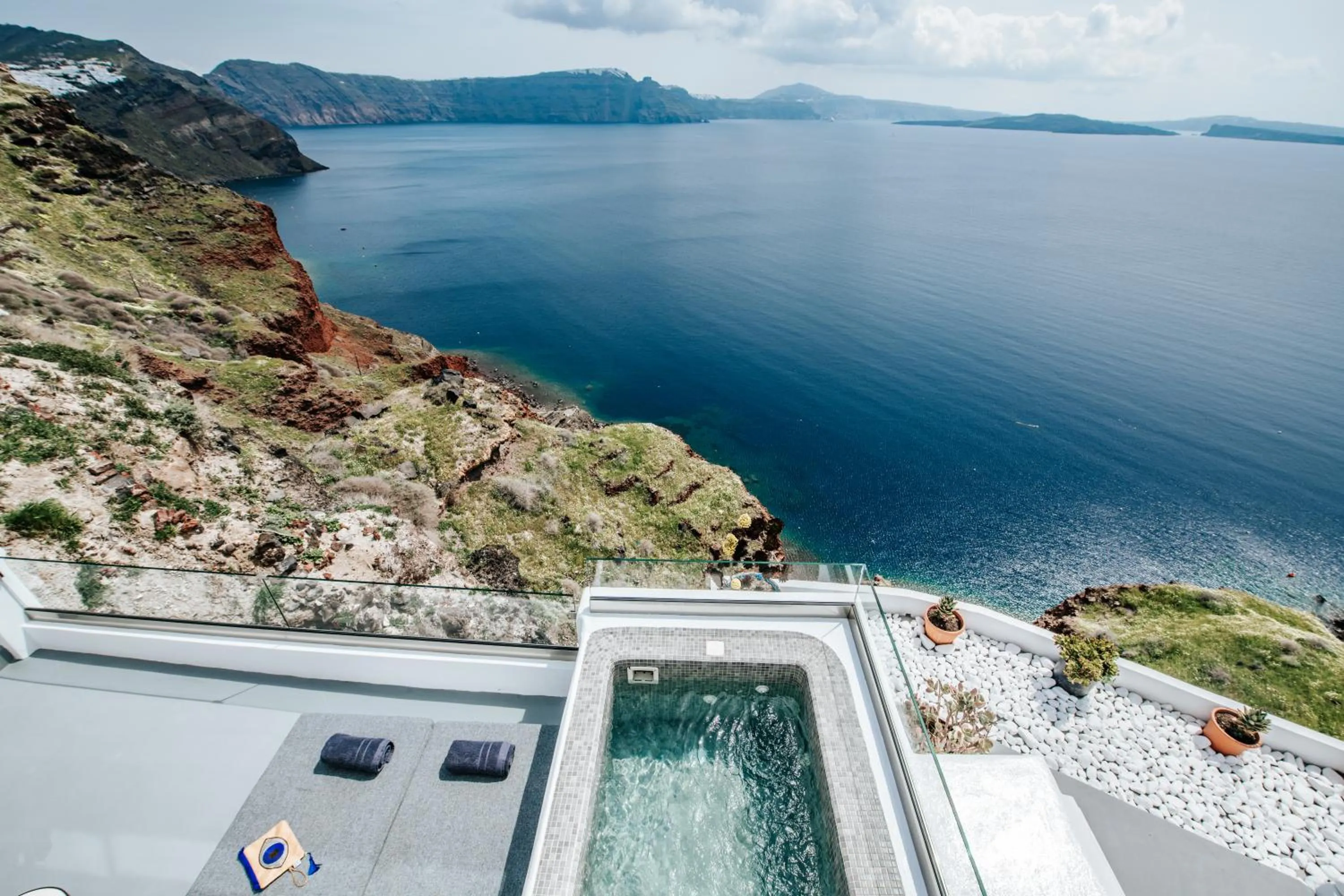 Hot Tub in Virginia's Cave Villas