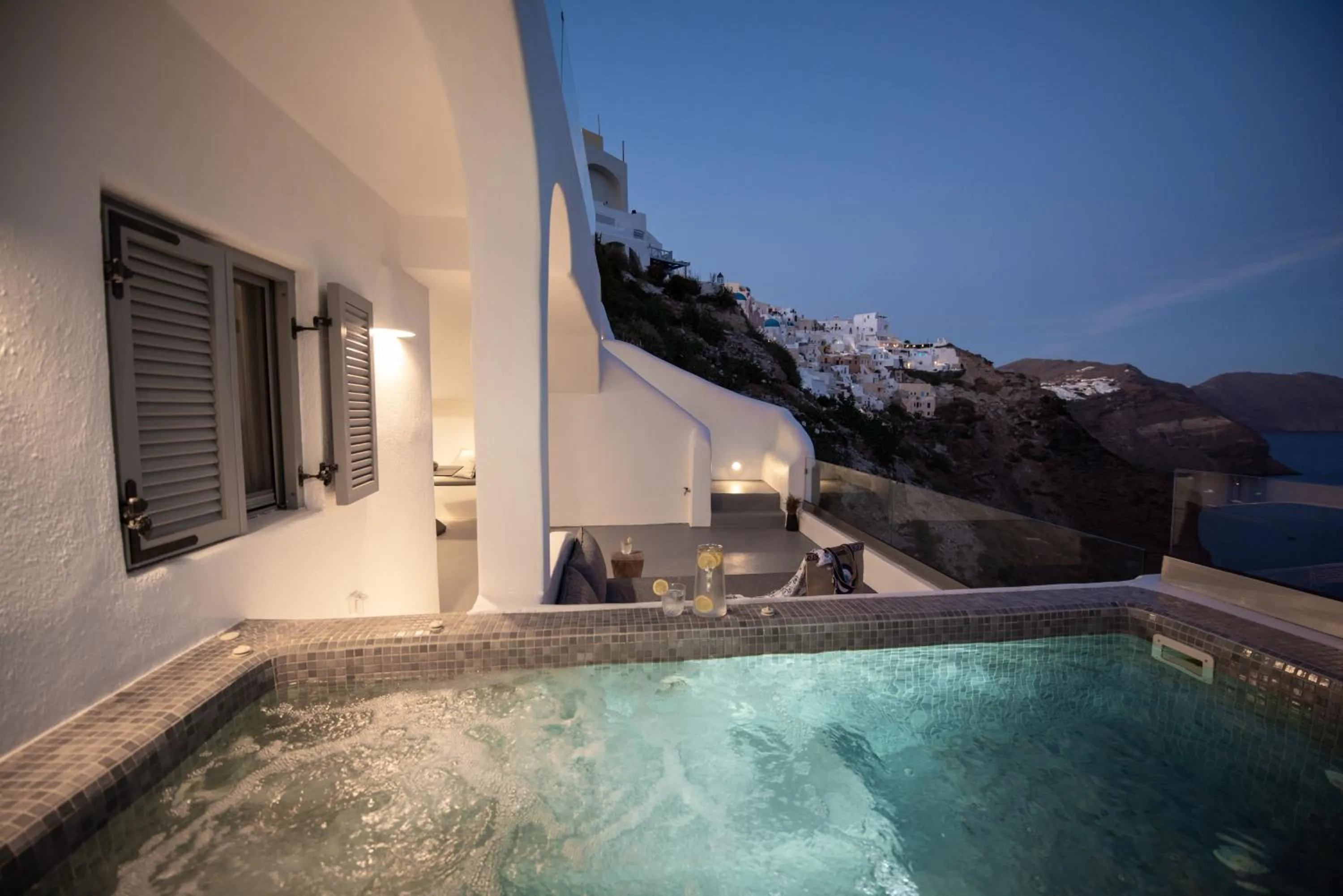 Hot Tub in Virginia's Cave Villas