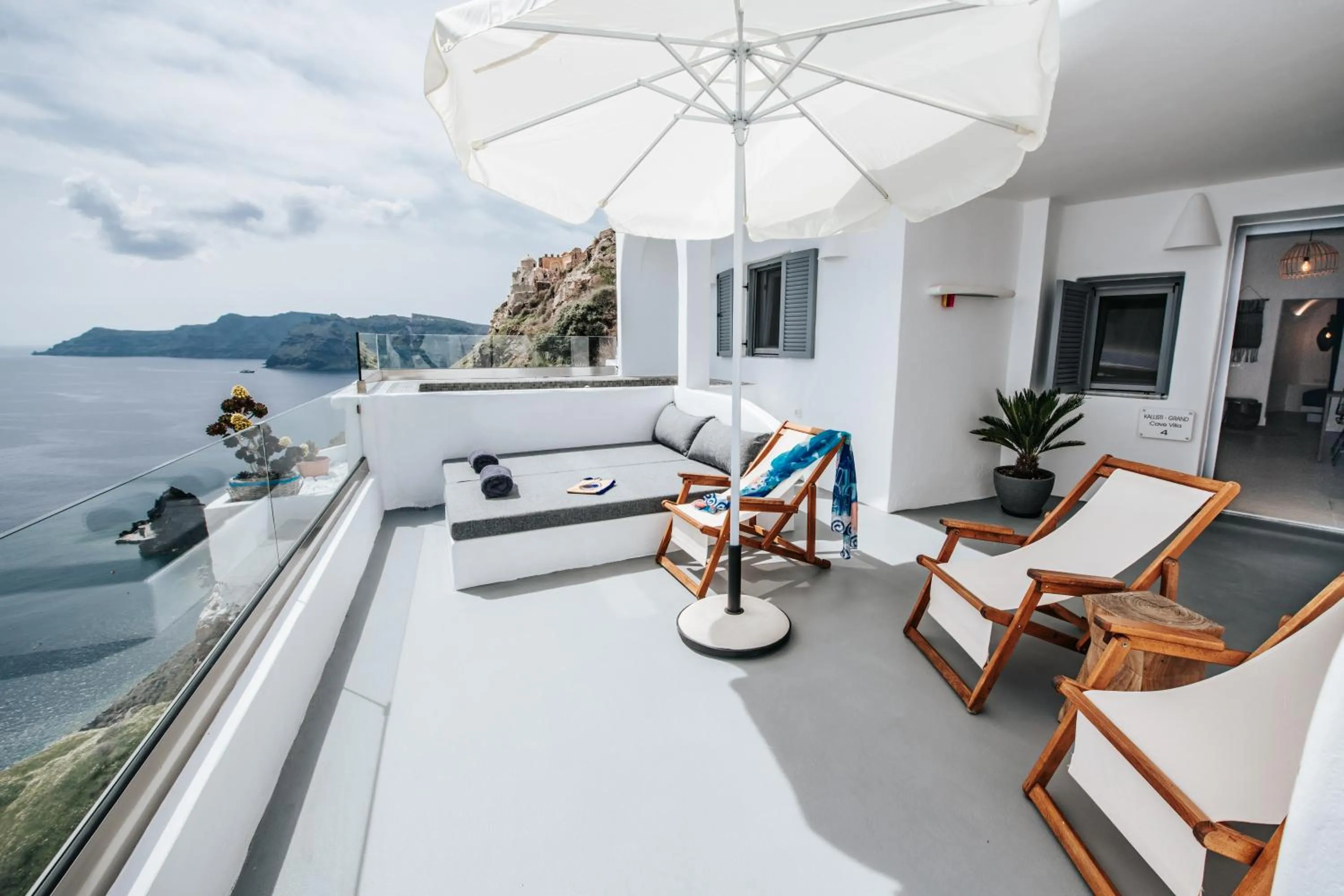 Hot Tub in Virginia's Cave Villas