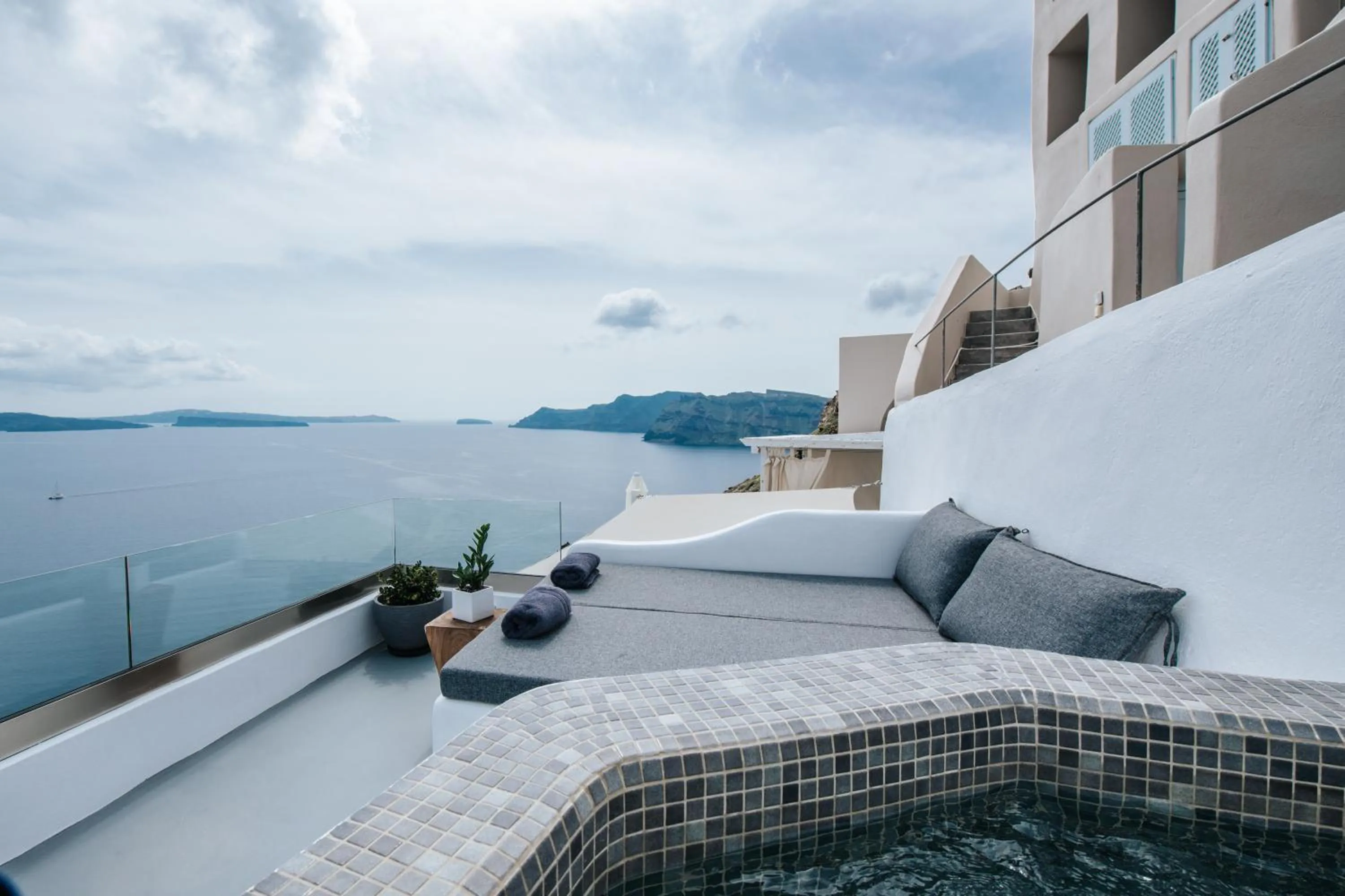 Hot Tub in Virginia's Cave Villas