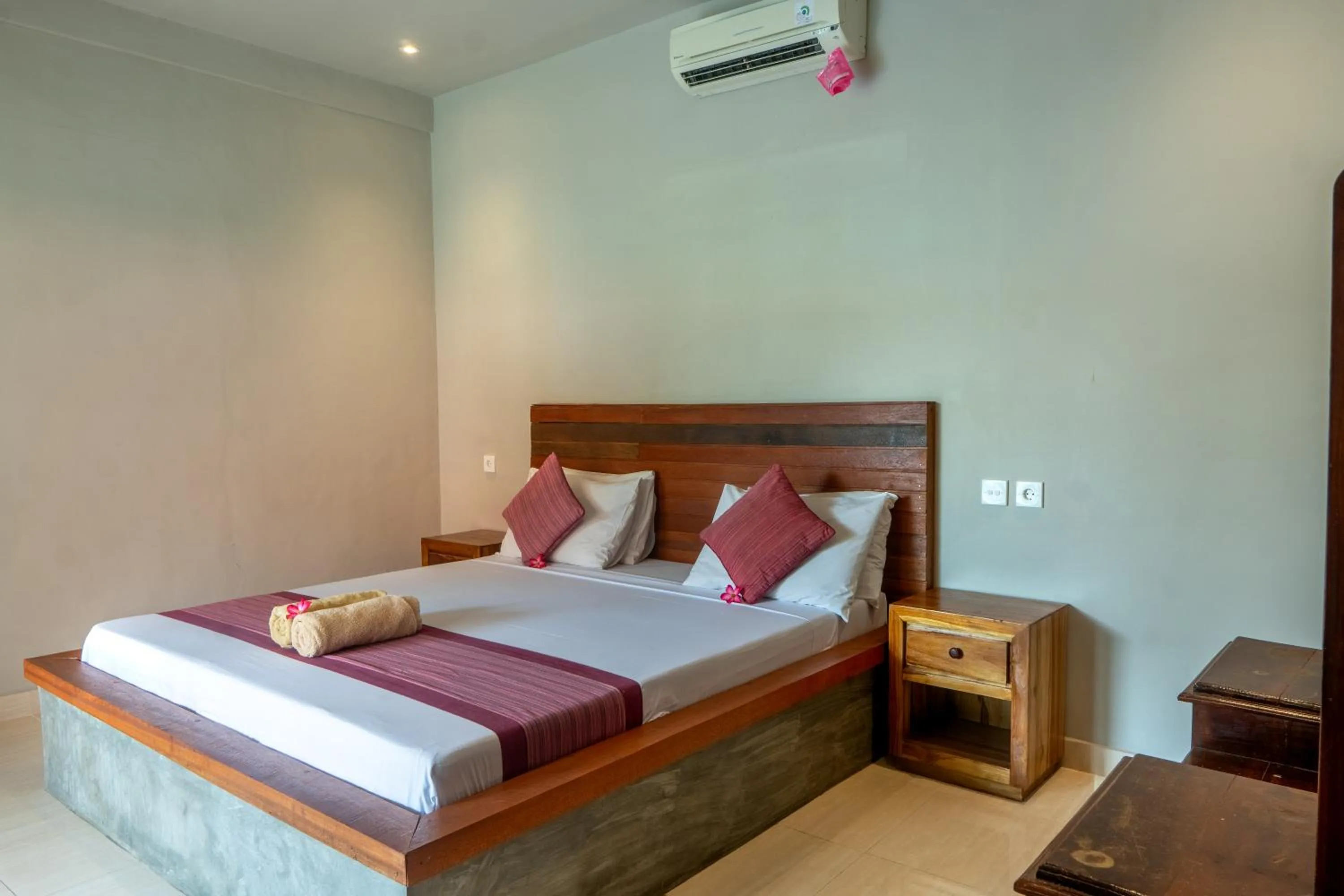 Bed in Warsa's Garden Bungalow and Spa