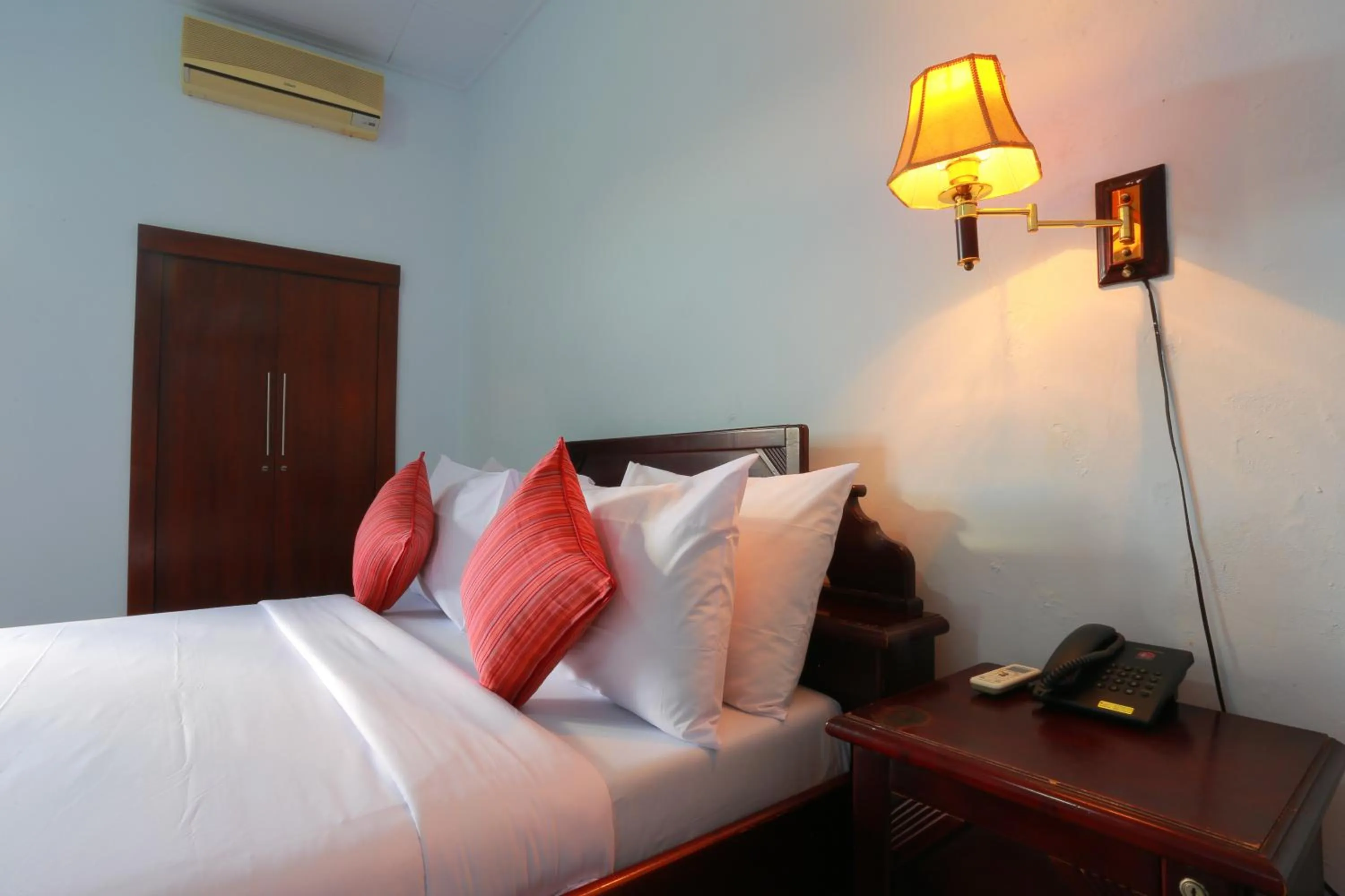 Bed in Warsa's Garden Bungalow and Spa