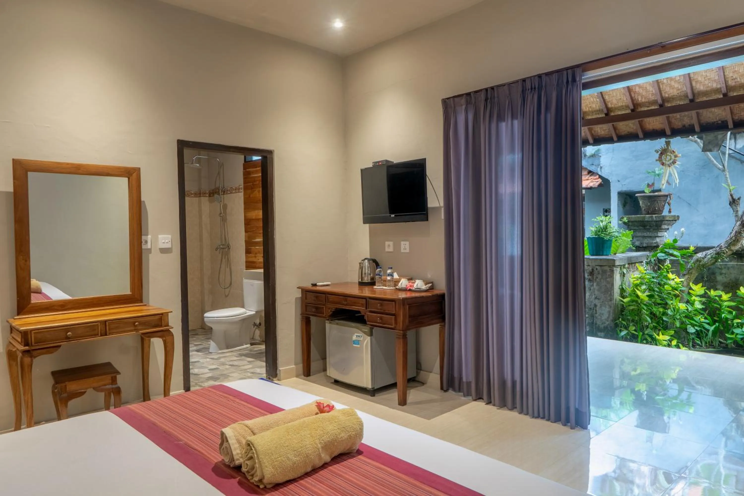 Bed in Warsa's Garden Bungalow and Spa