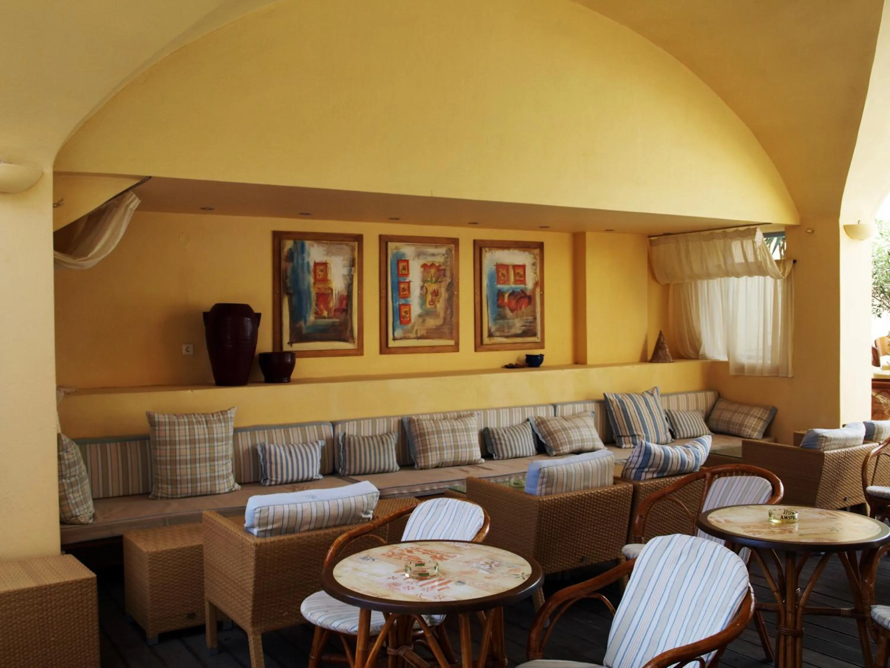 Restaurant/places to eat in Levante Beach Hotel