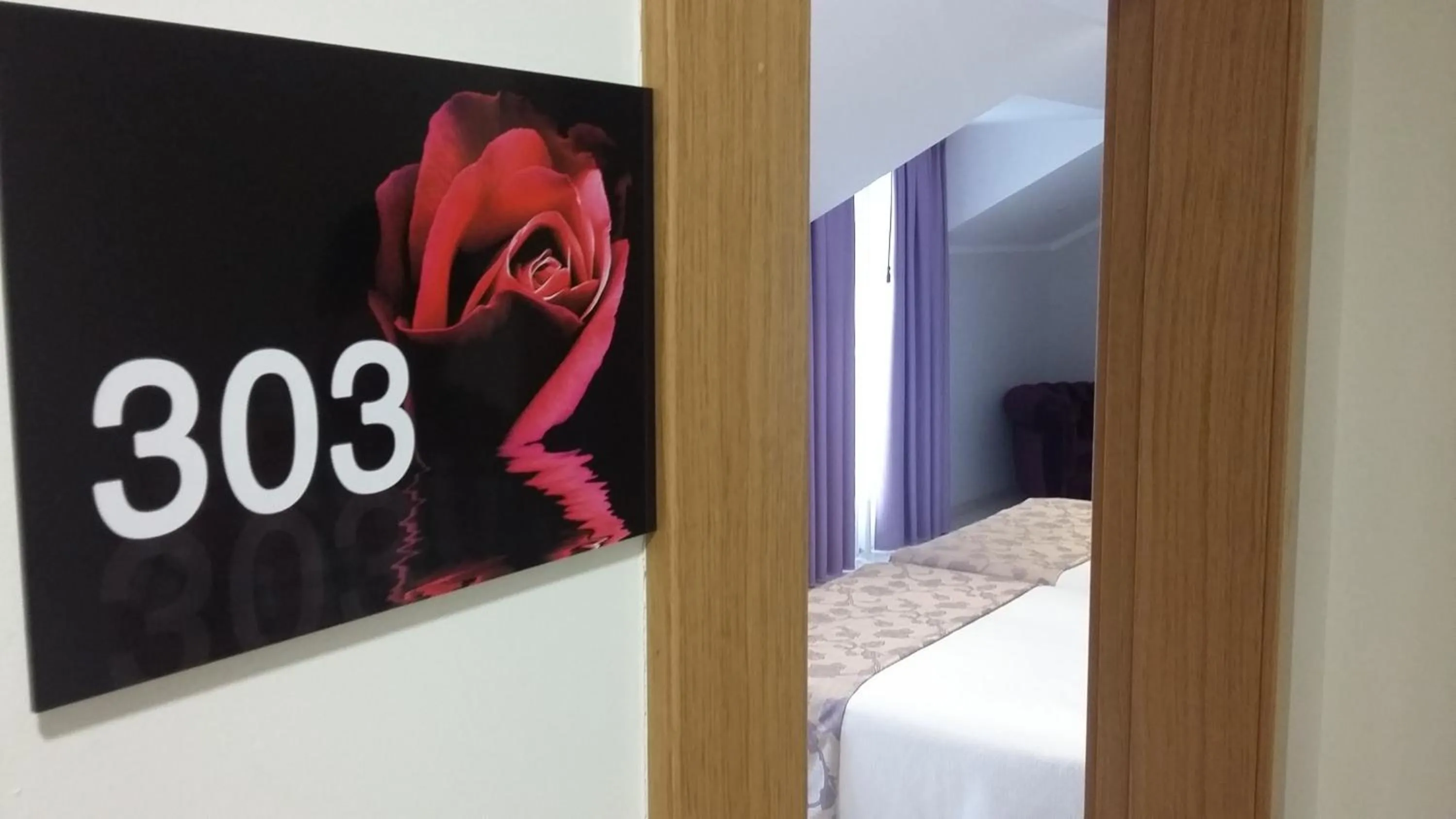 Decorative detail, Bed in Hotel Valle de Cabezón