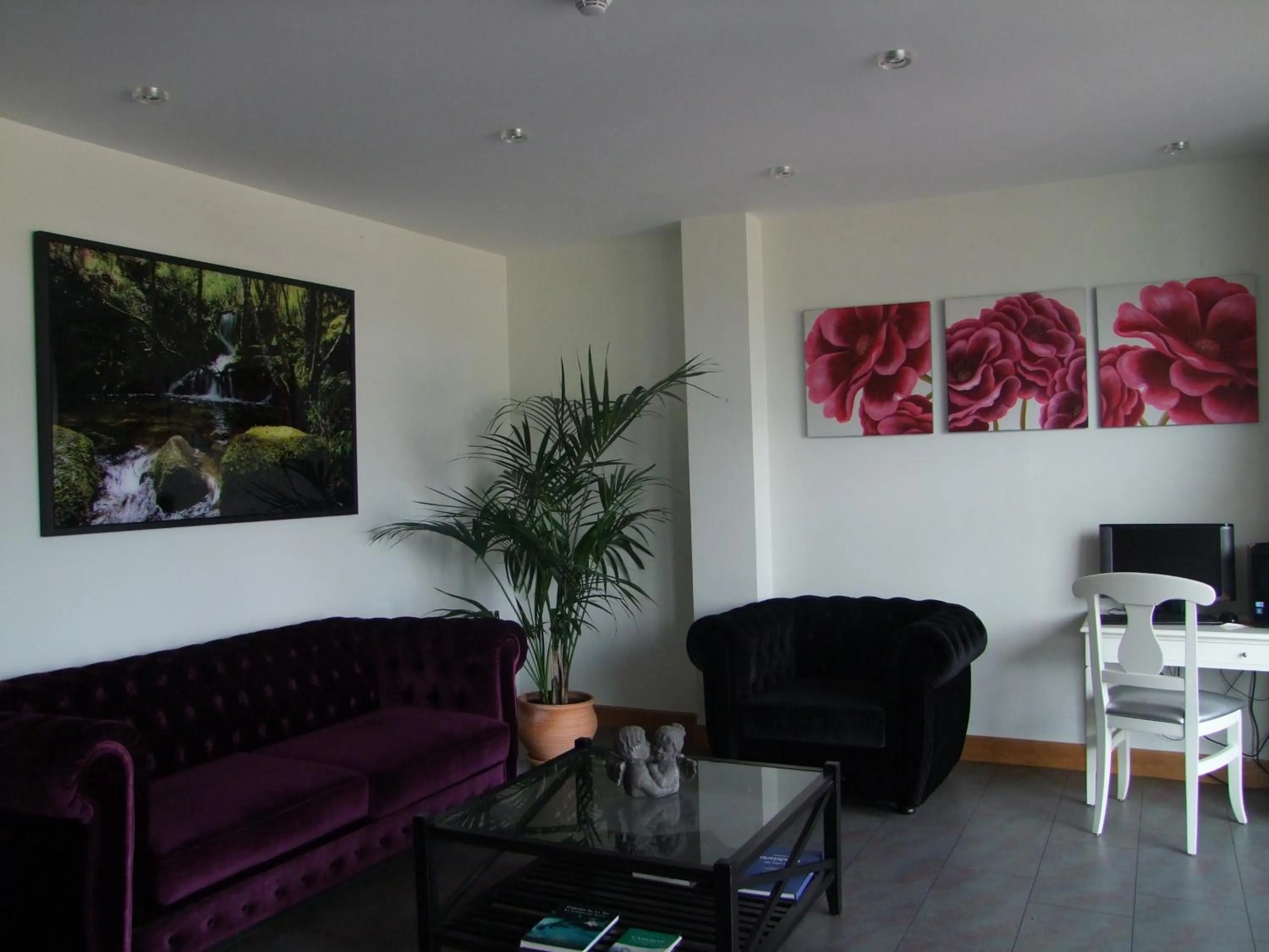 Lobby or reception in Hotel Valle de Cabezón