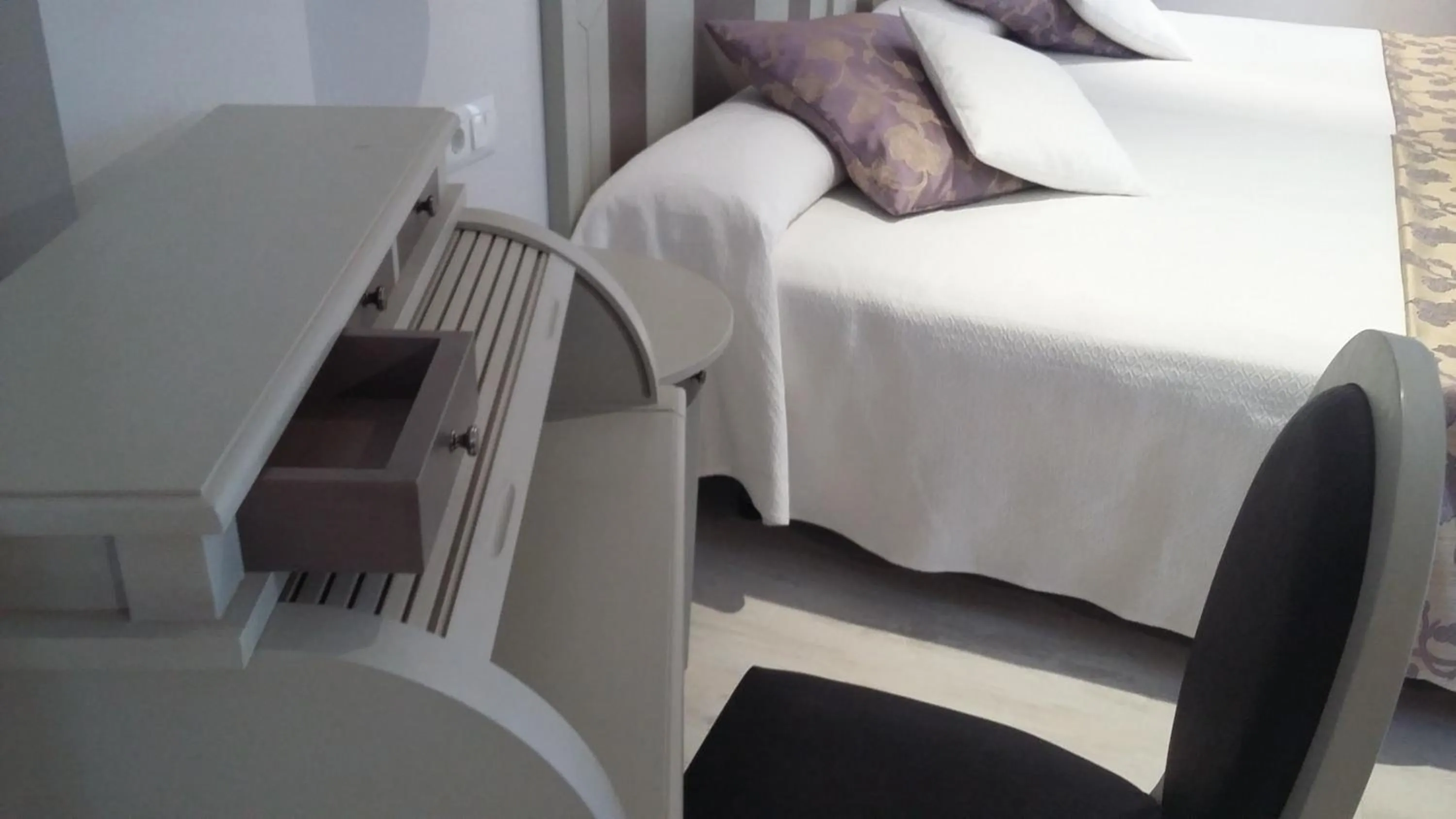 Decorative detail, Bed in Hotel Valle de Cabezón