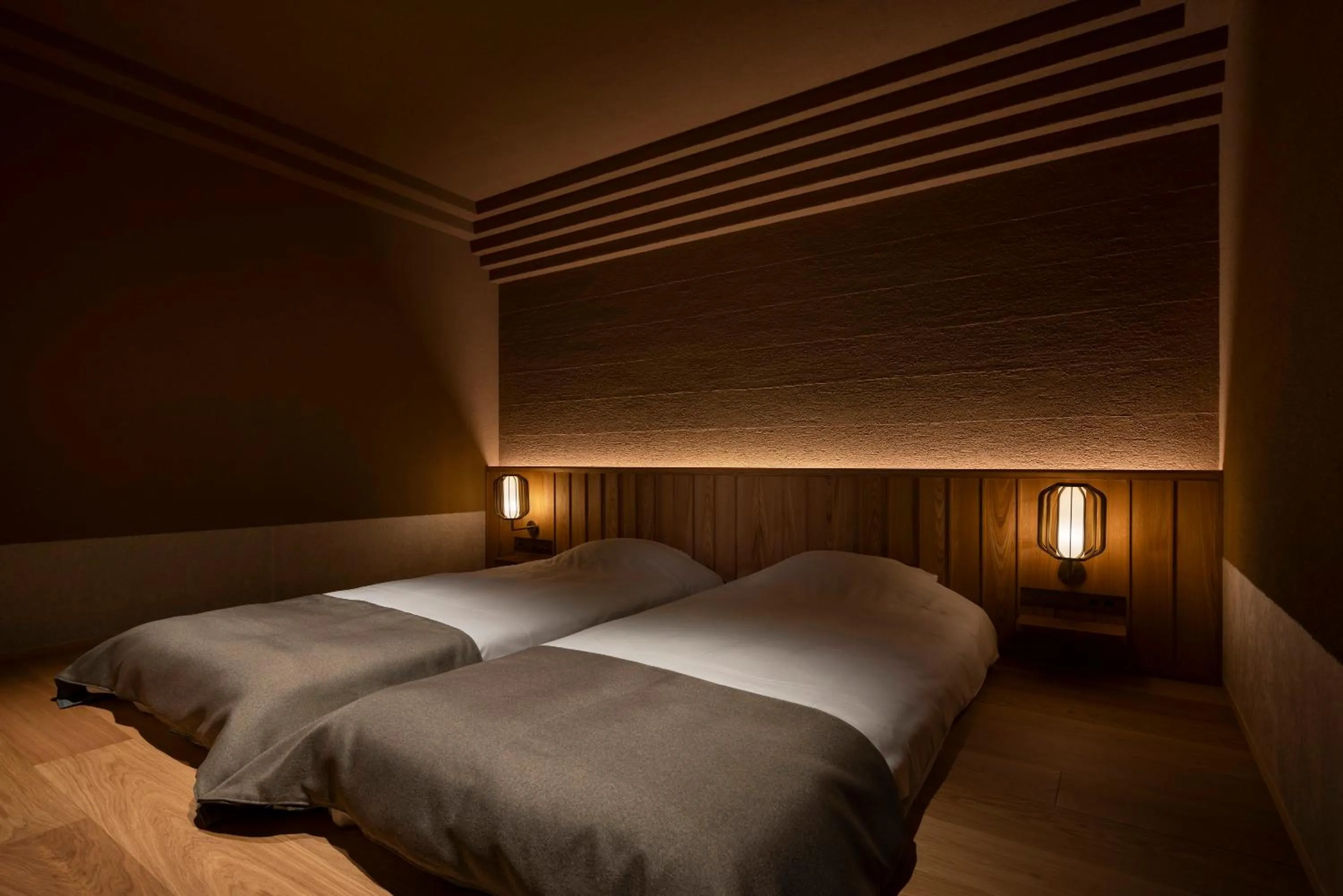 Photo of the whole room, Bed in Mikuniya