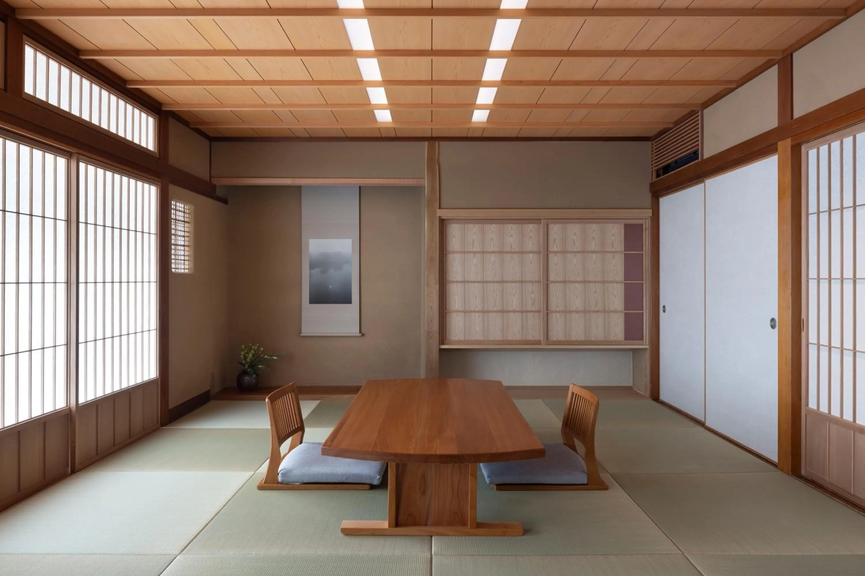 Photo of the whole room in Mikuniya