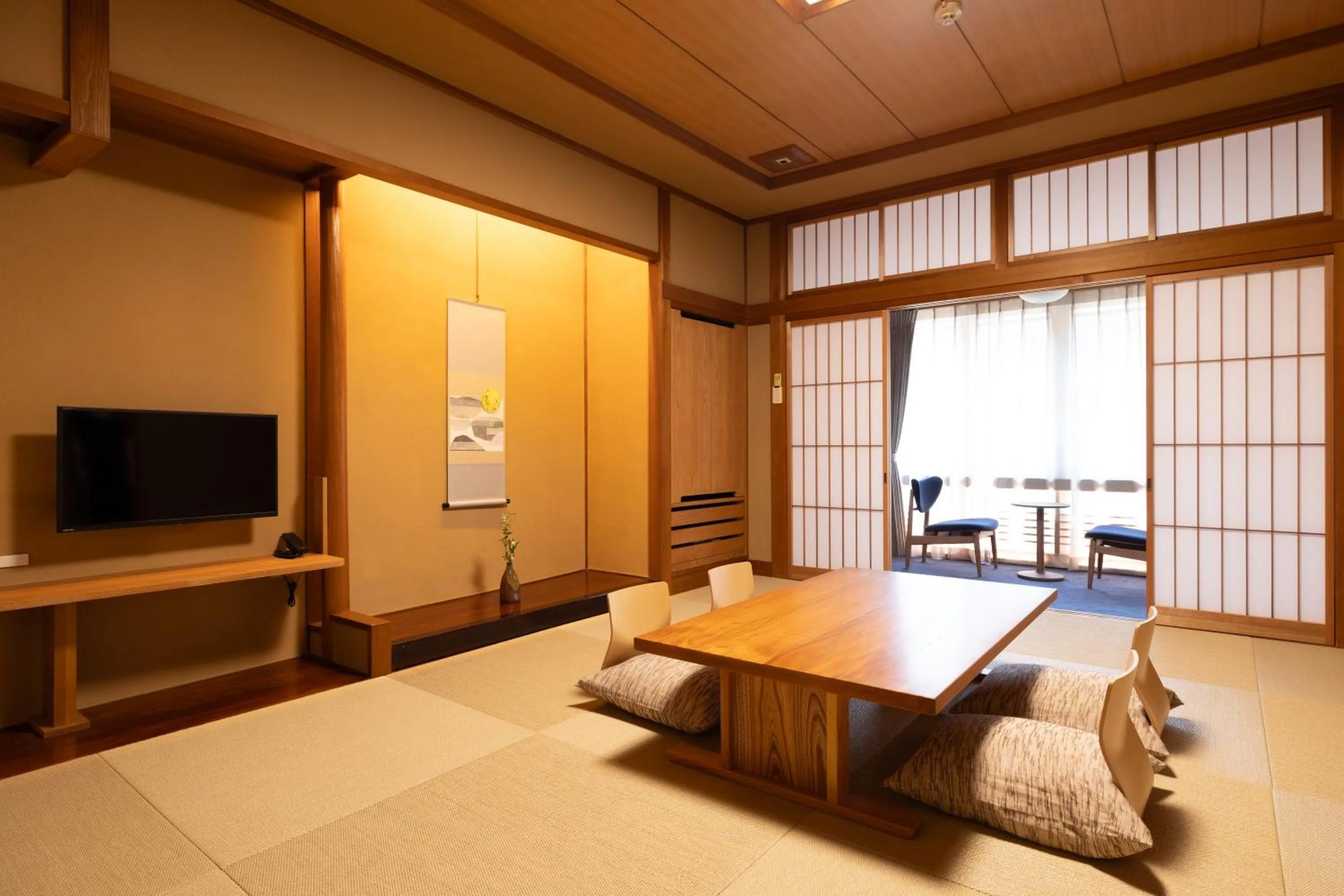 Photo of the whole room, Bed in Mikuniya