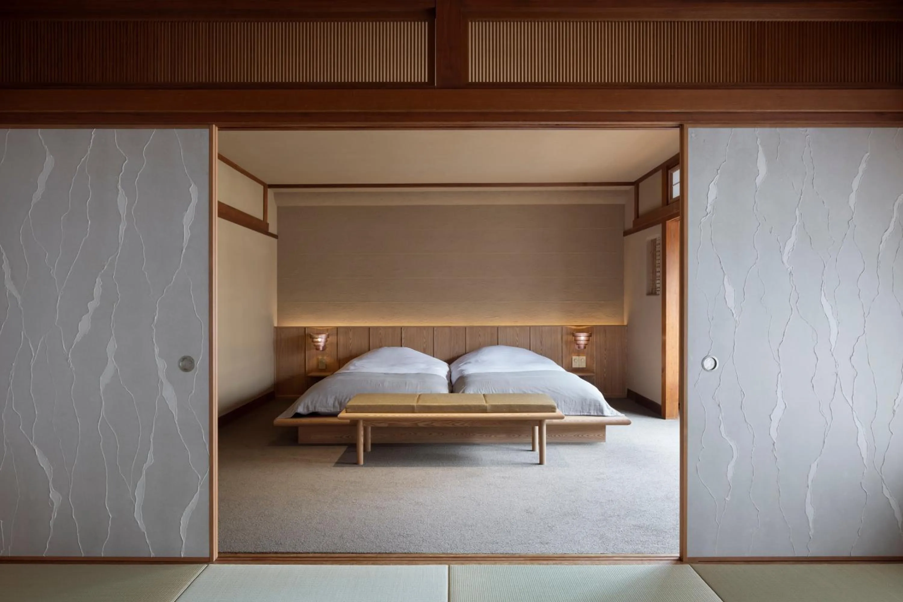 Bed in Mikuniya