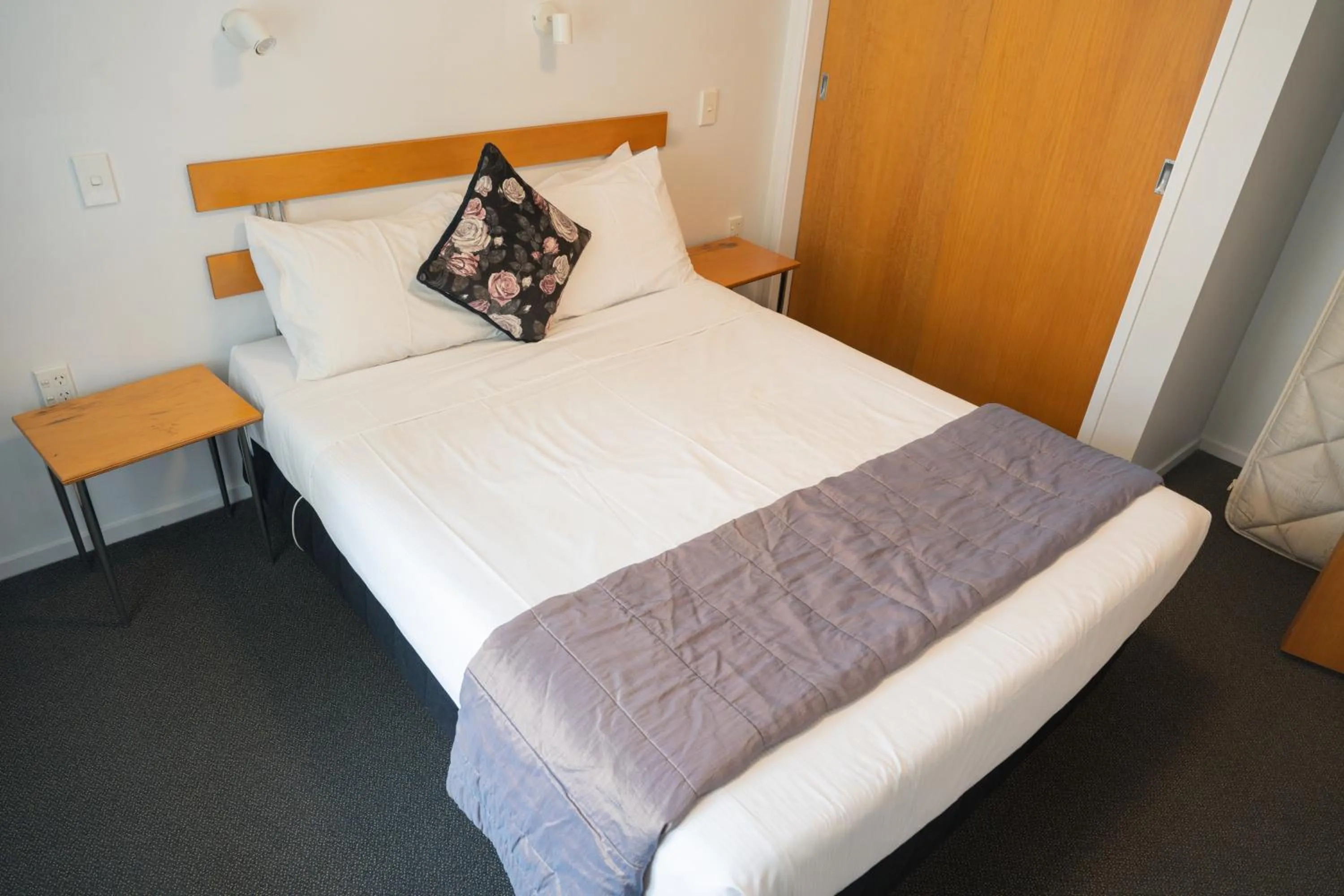 Bed in Victoria Court Motor Lodge - Free Parking