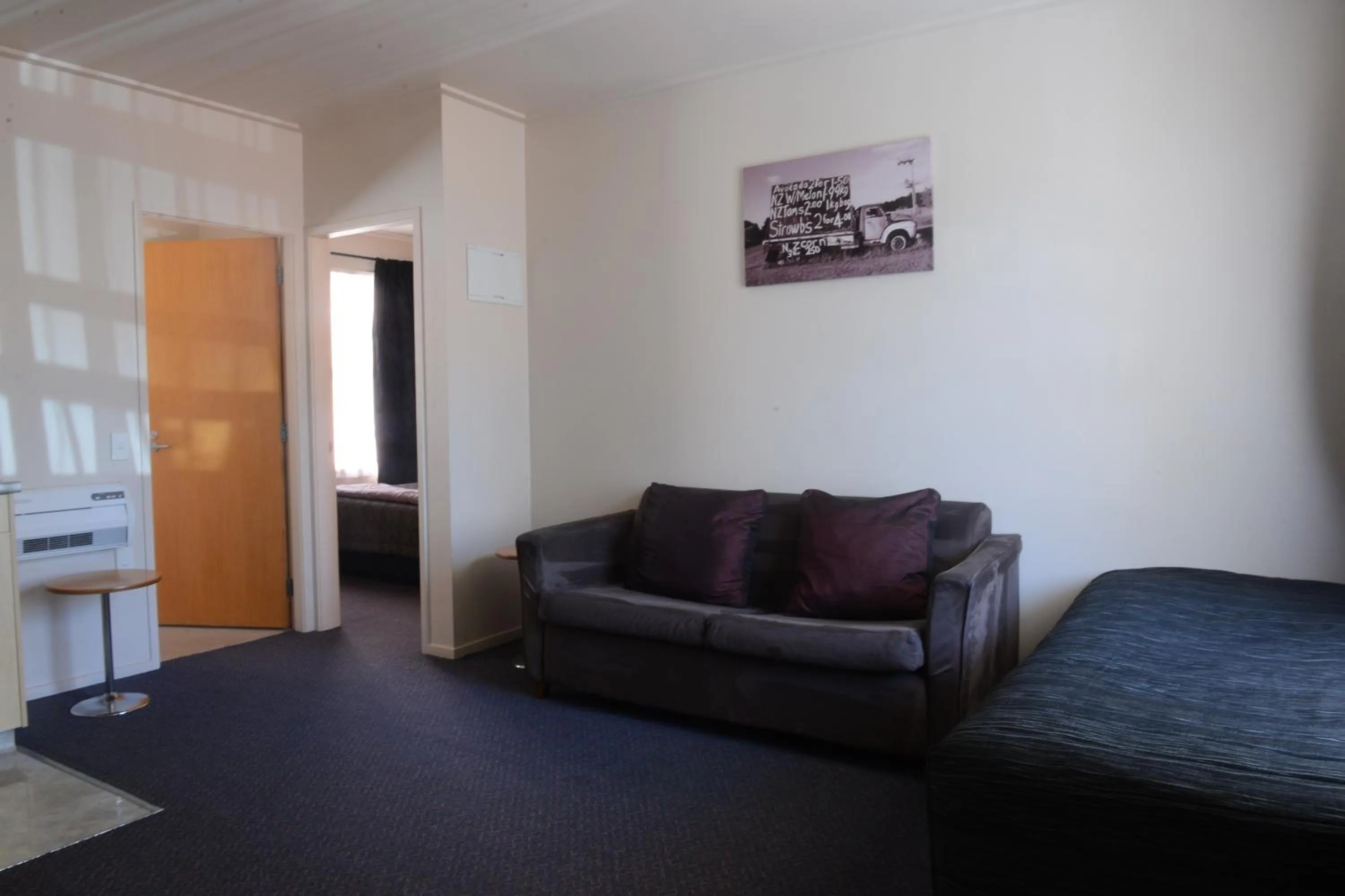 Living room in Victoria Court Motor Lodge - Free Parking