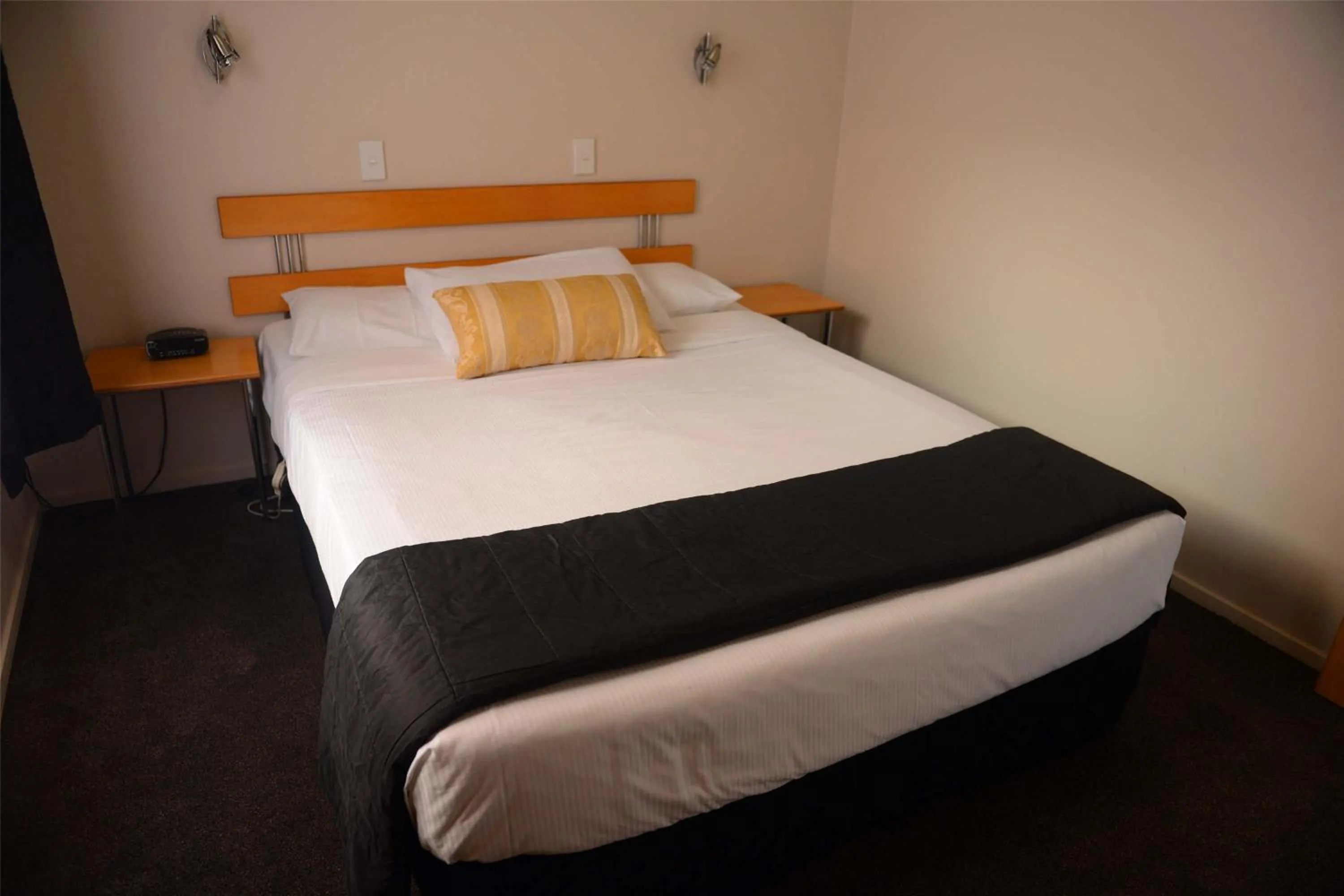 Bed in Victoria Court Motor Lodge - Free Parking