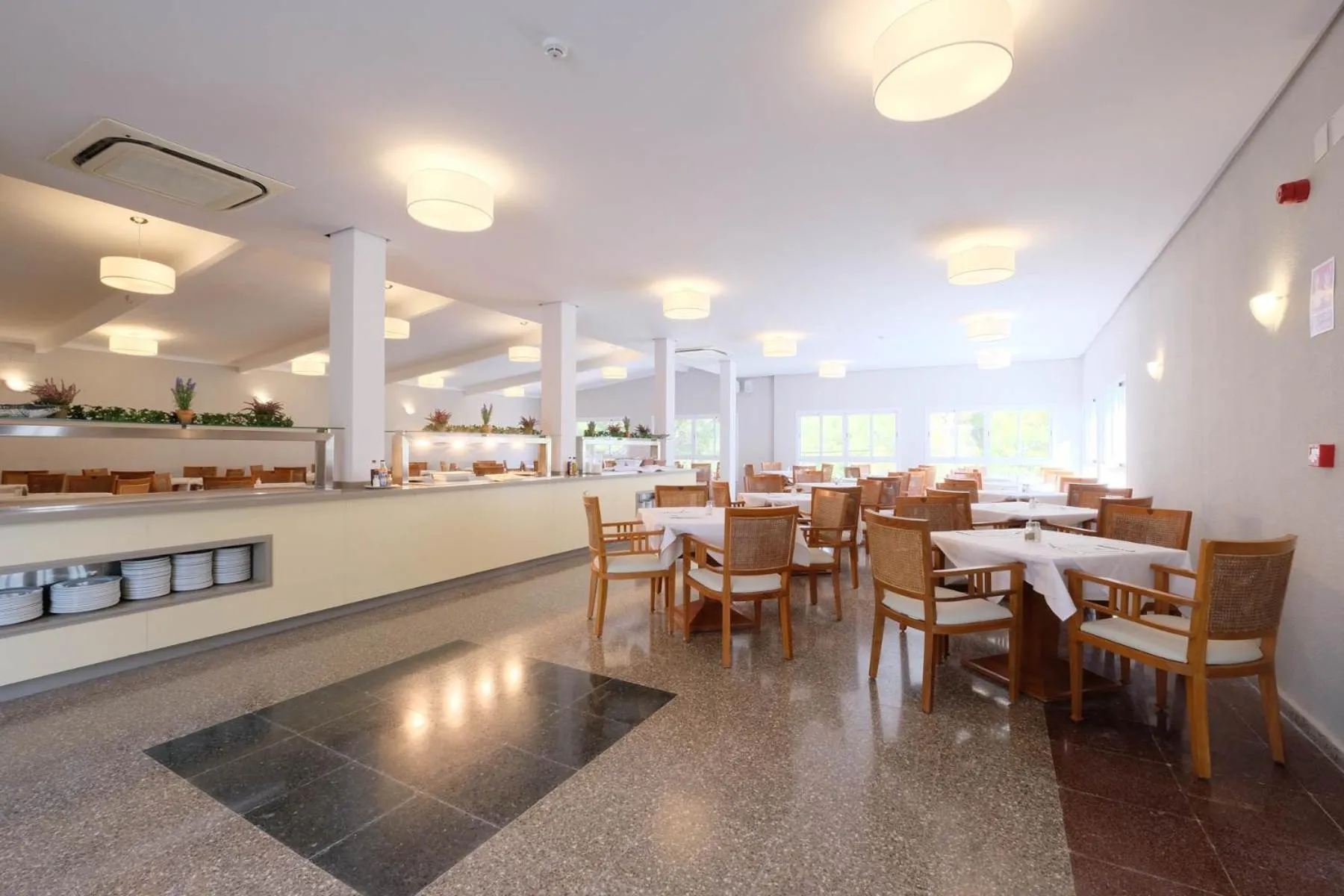 Restaurant/places to eat in azuLine Hotel Palmanova Garden