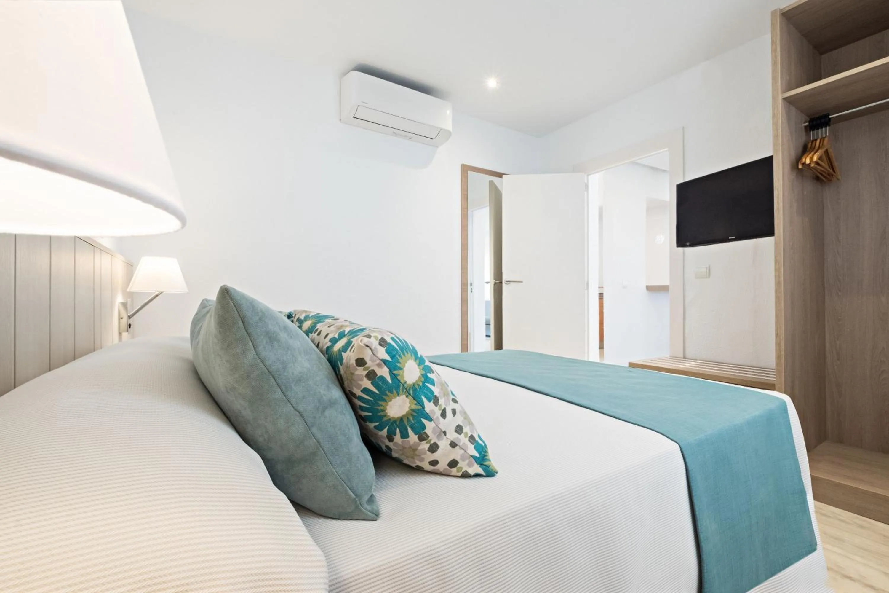 Photo of the whole room, Bed in azuLine Hotel Palmanova Garden