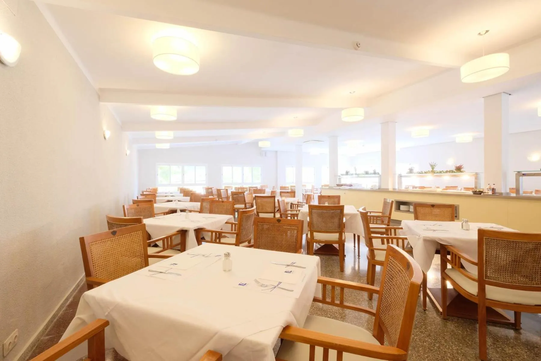 Restaurant/places to eat in azuLine Hotel Palmanova Garden