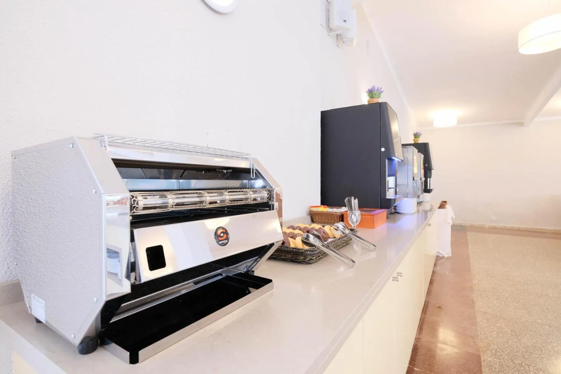 Restaurant/places to eat in azuLine Hotel Palmanova Garden