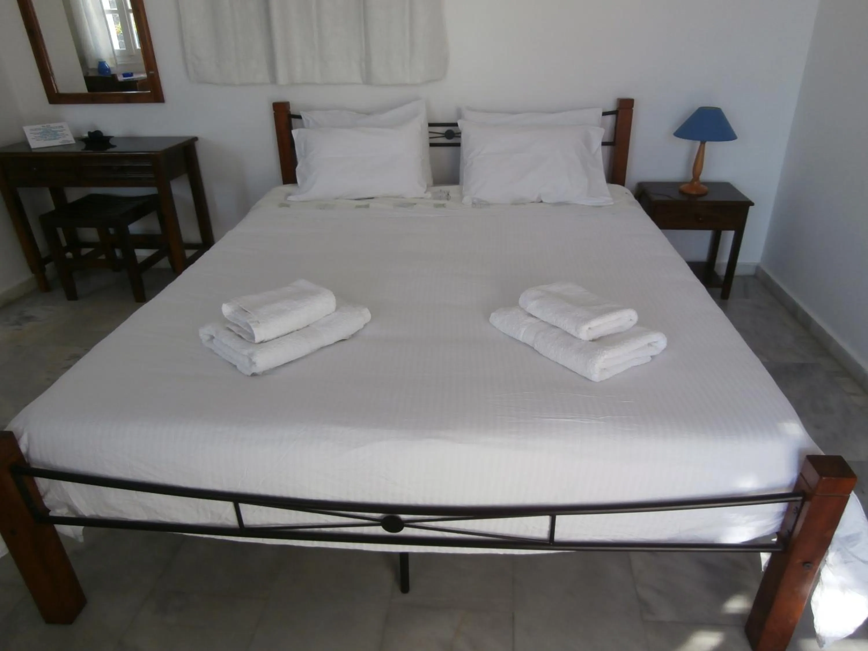 Bed in Kionia Galini Bangalows