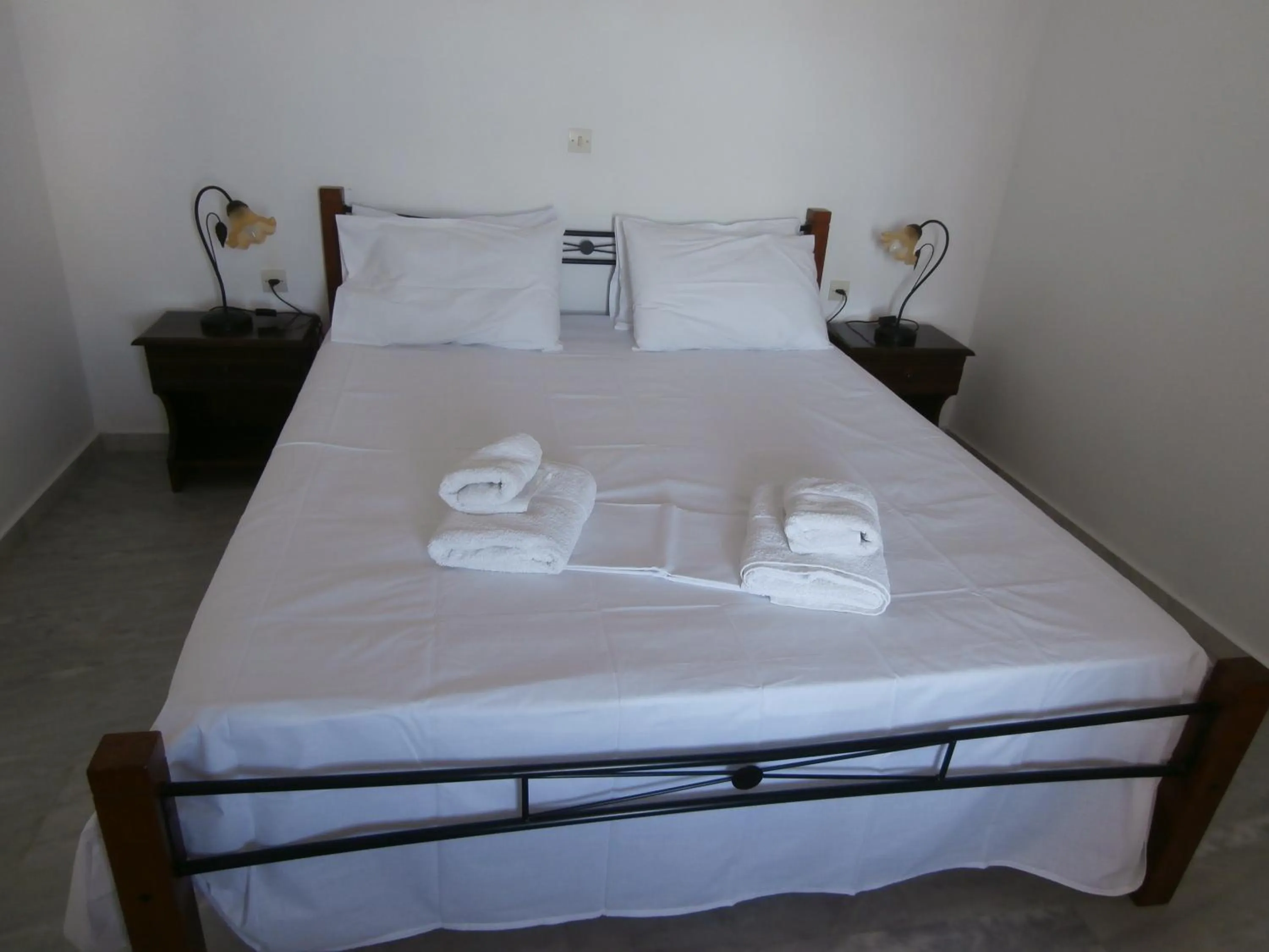 Bed in Kionia Galini Bangalows