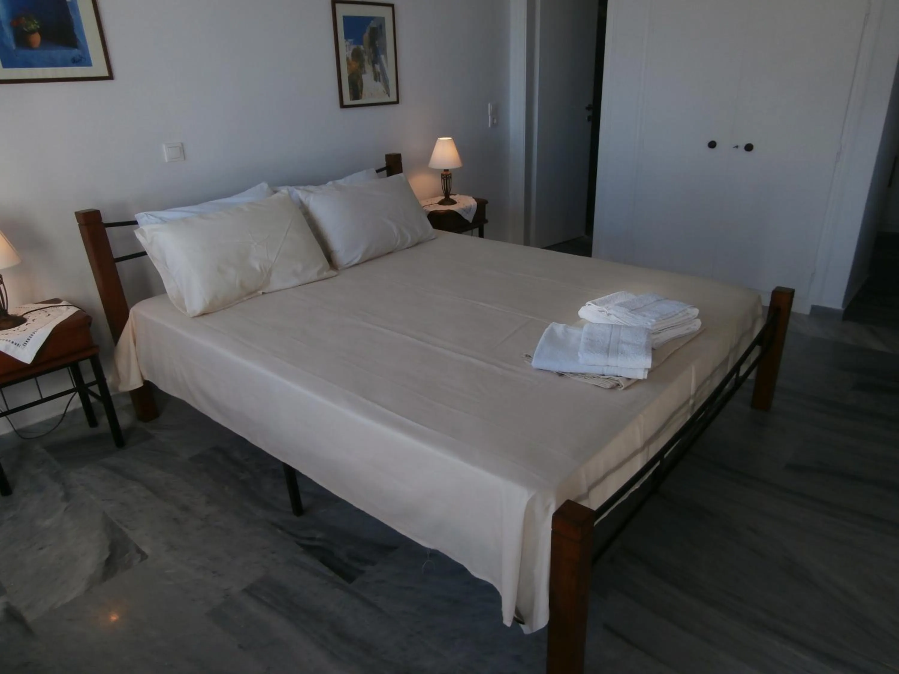 Bed in Kionia Galini Bangalows