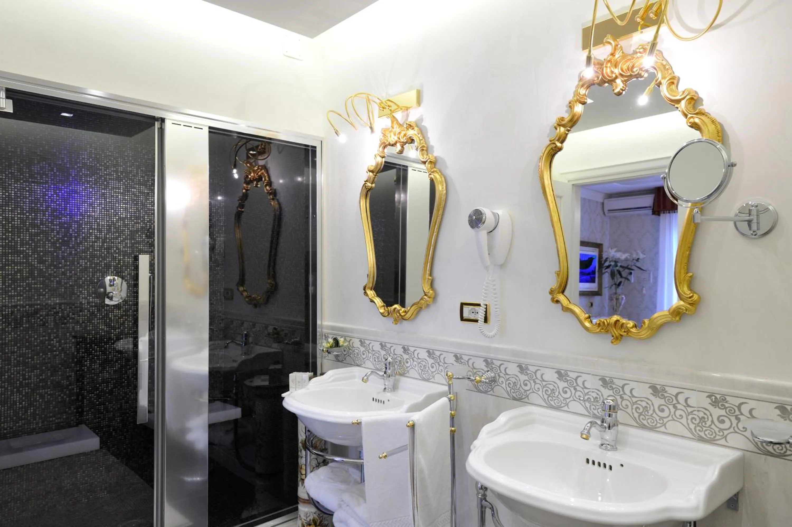 Shower in Hotel Ca' D'Oro Tre Stelle Superior Adults only