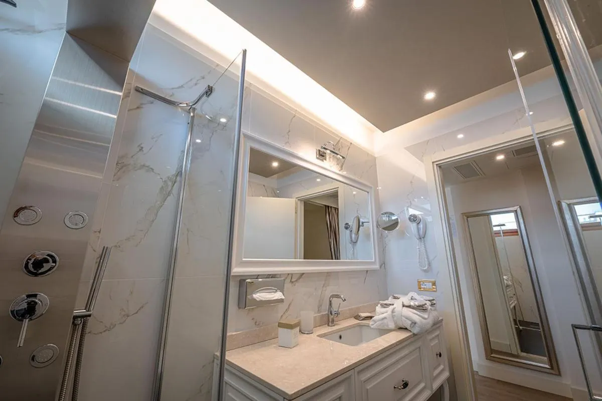 Bathroom in Hotel Ca' D'Oro Tre Stelle Superior Adults only