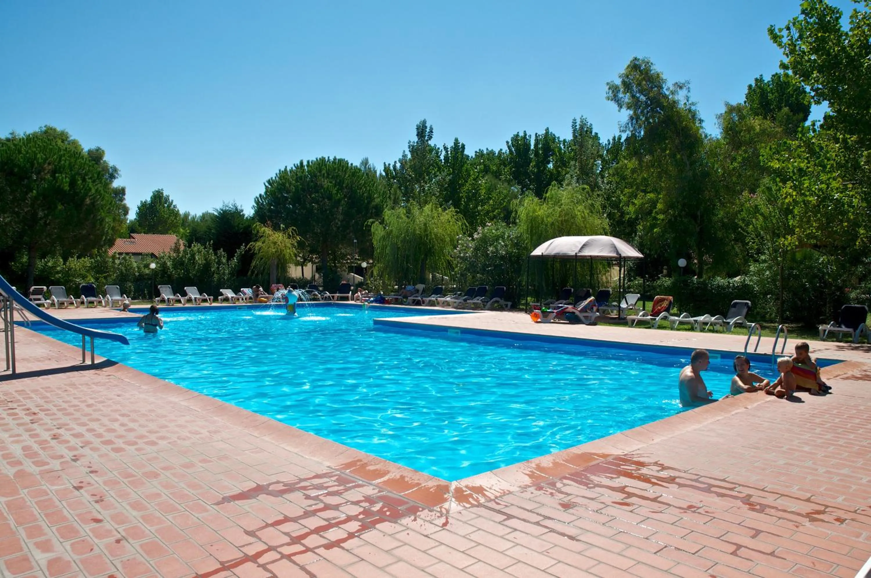 Swimming pool in Ghiacci Vecchi Residence