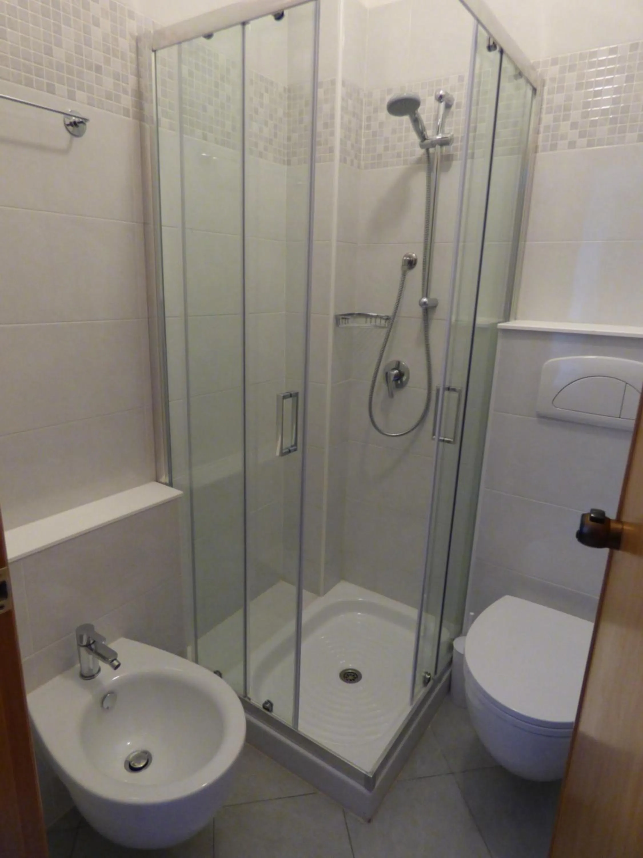 Shower in Ghiacci Vecchi Residence